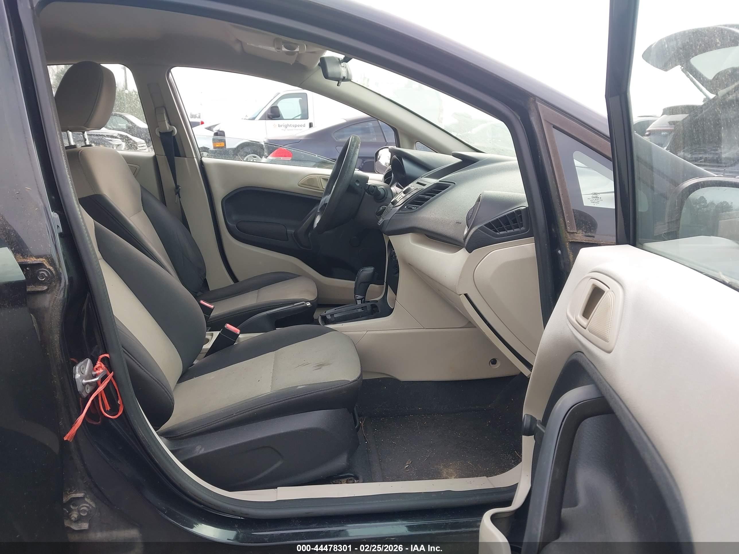 FORD FIESTA image 5