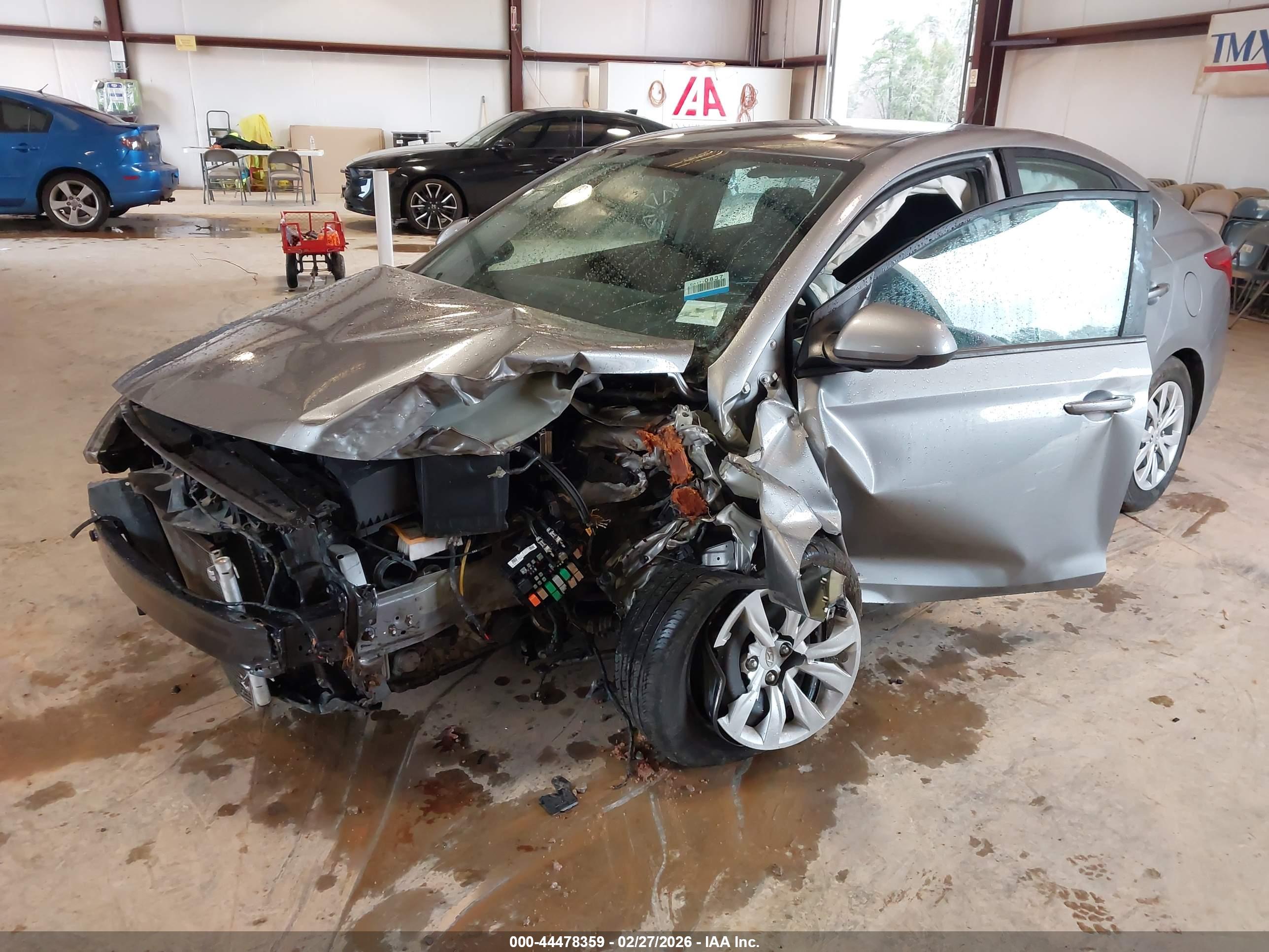 HYUNDAI ACCENT image 2