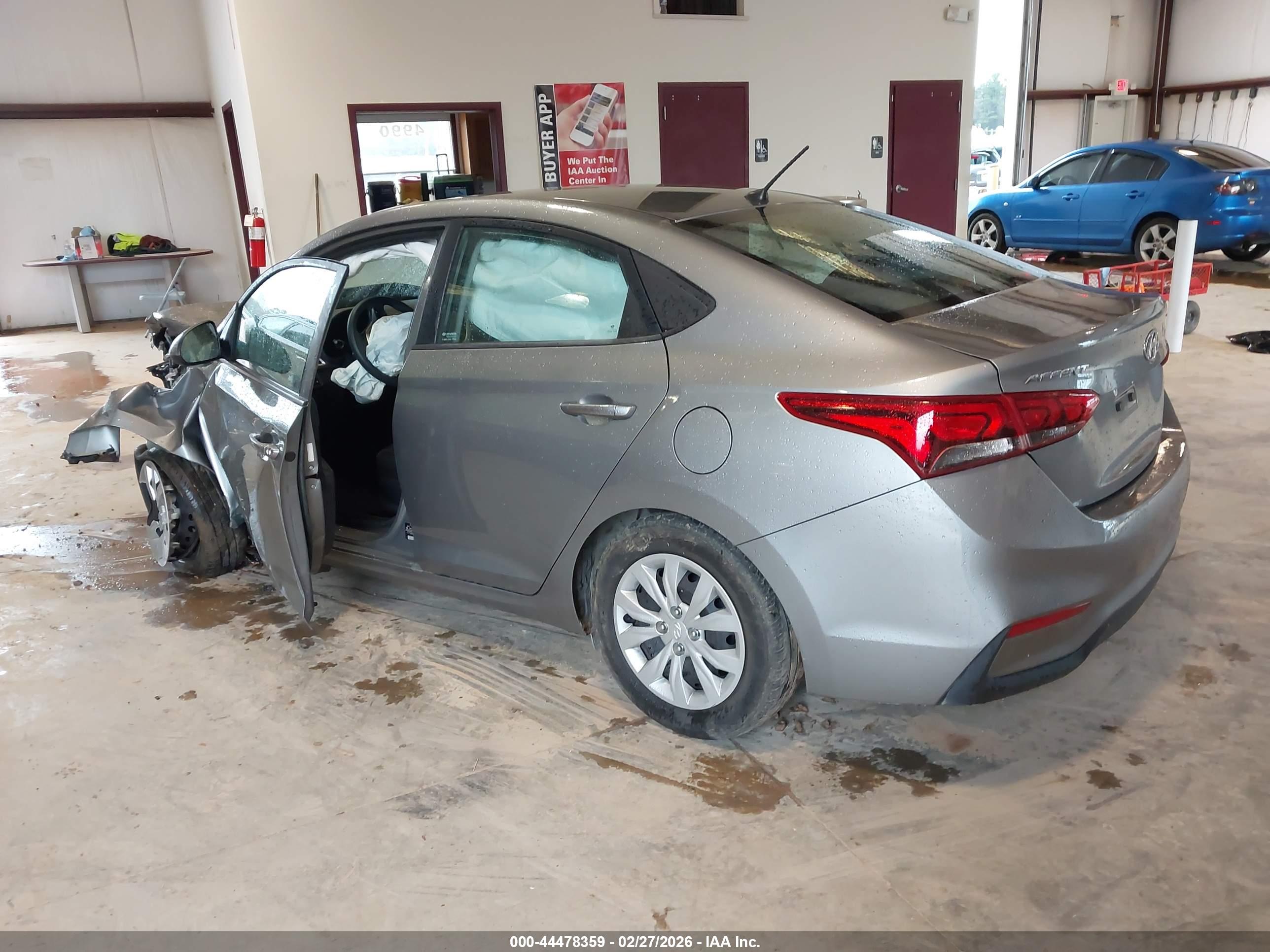 HYUNDAI ACCENT image 3