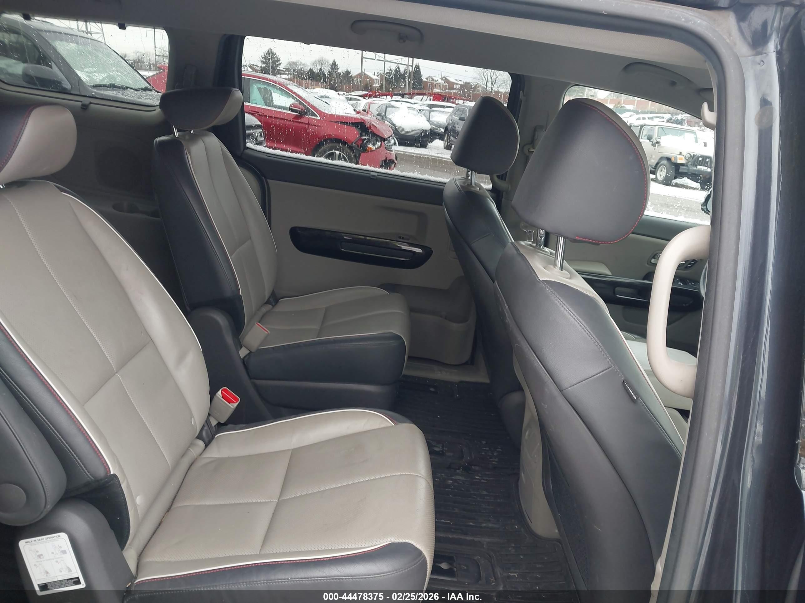 KIA SEDONA image 8