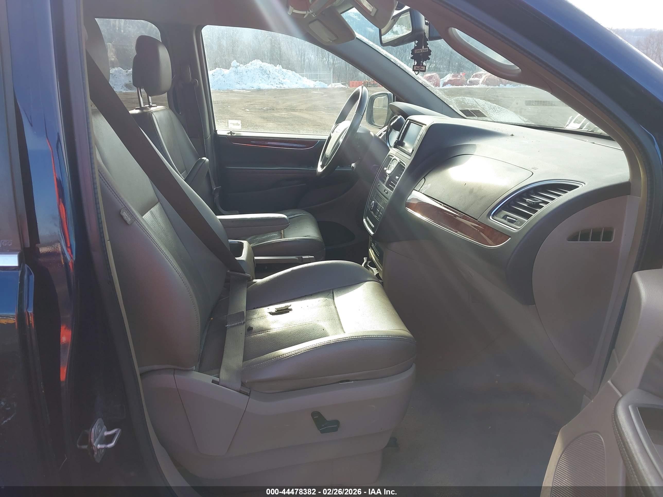 CHRYSLER TOWN image 5