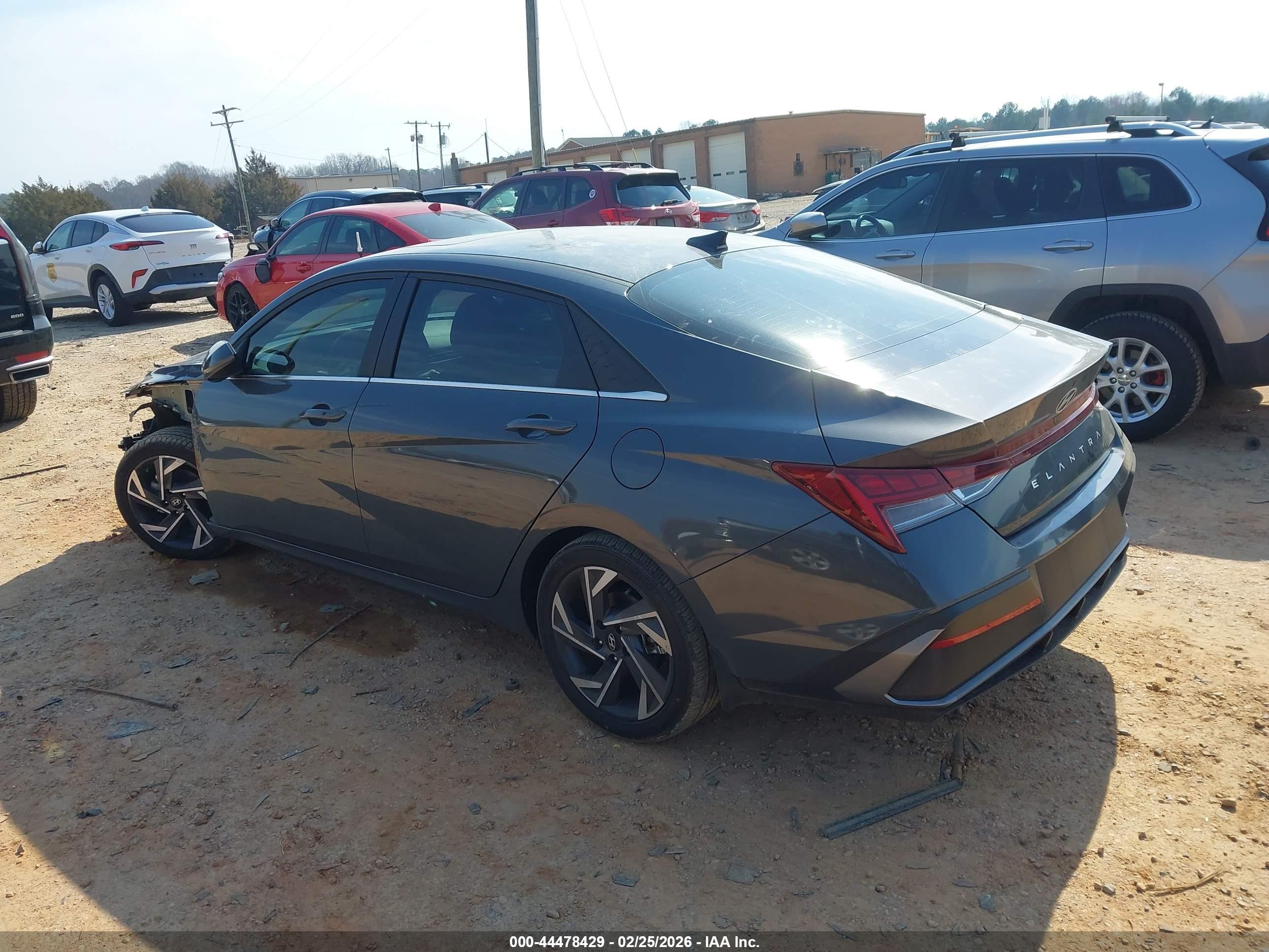 HYUNDAI ELANTRA image 3
