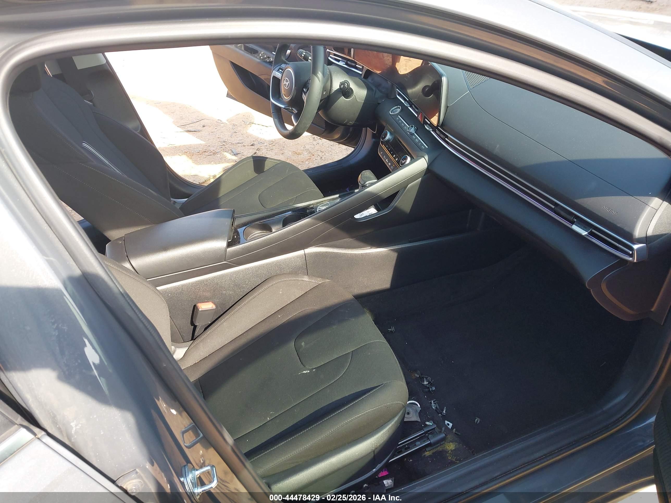 HYUNDAI ELANTRA image 5