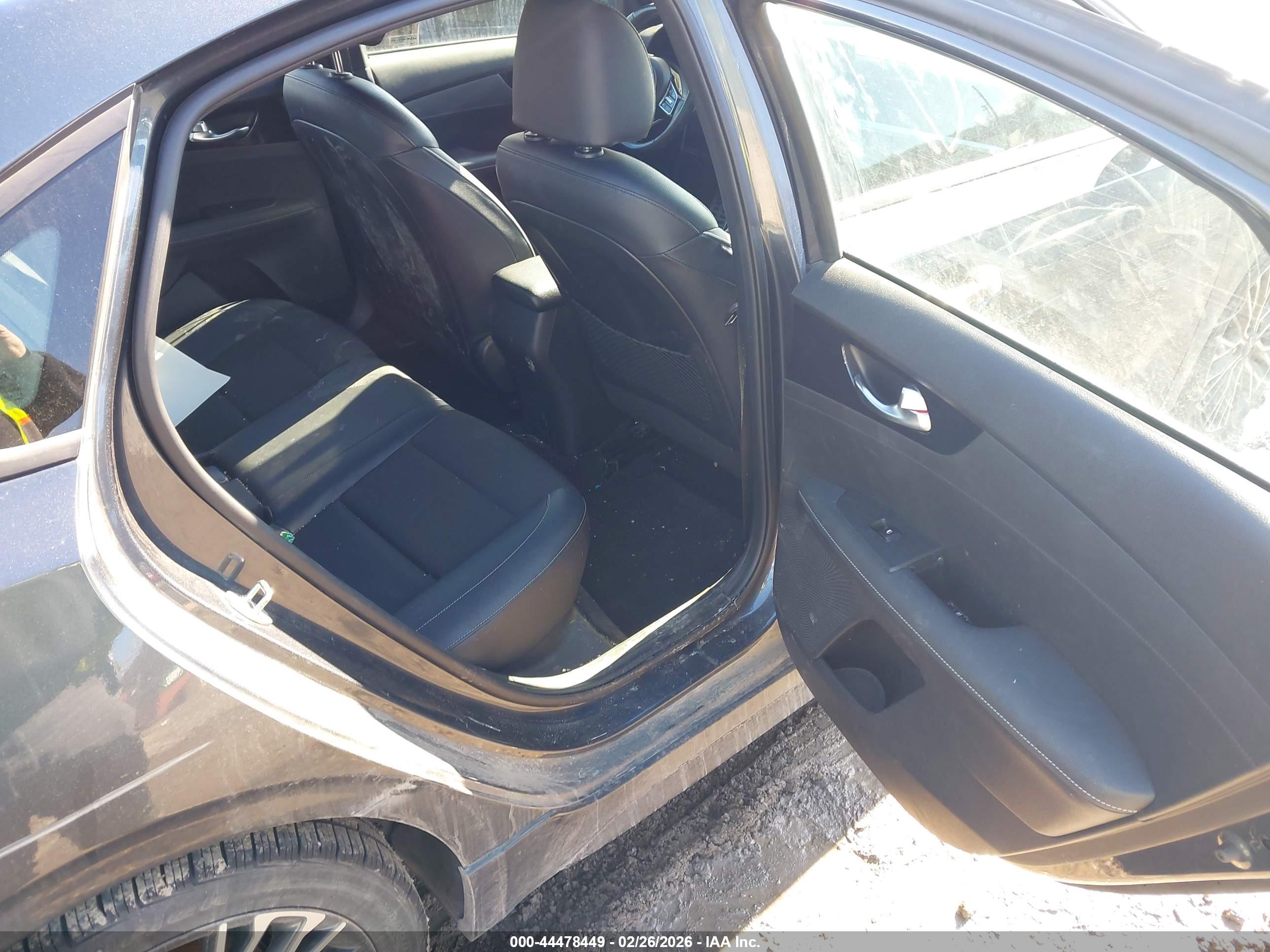 KIA FORTE image 8