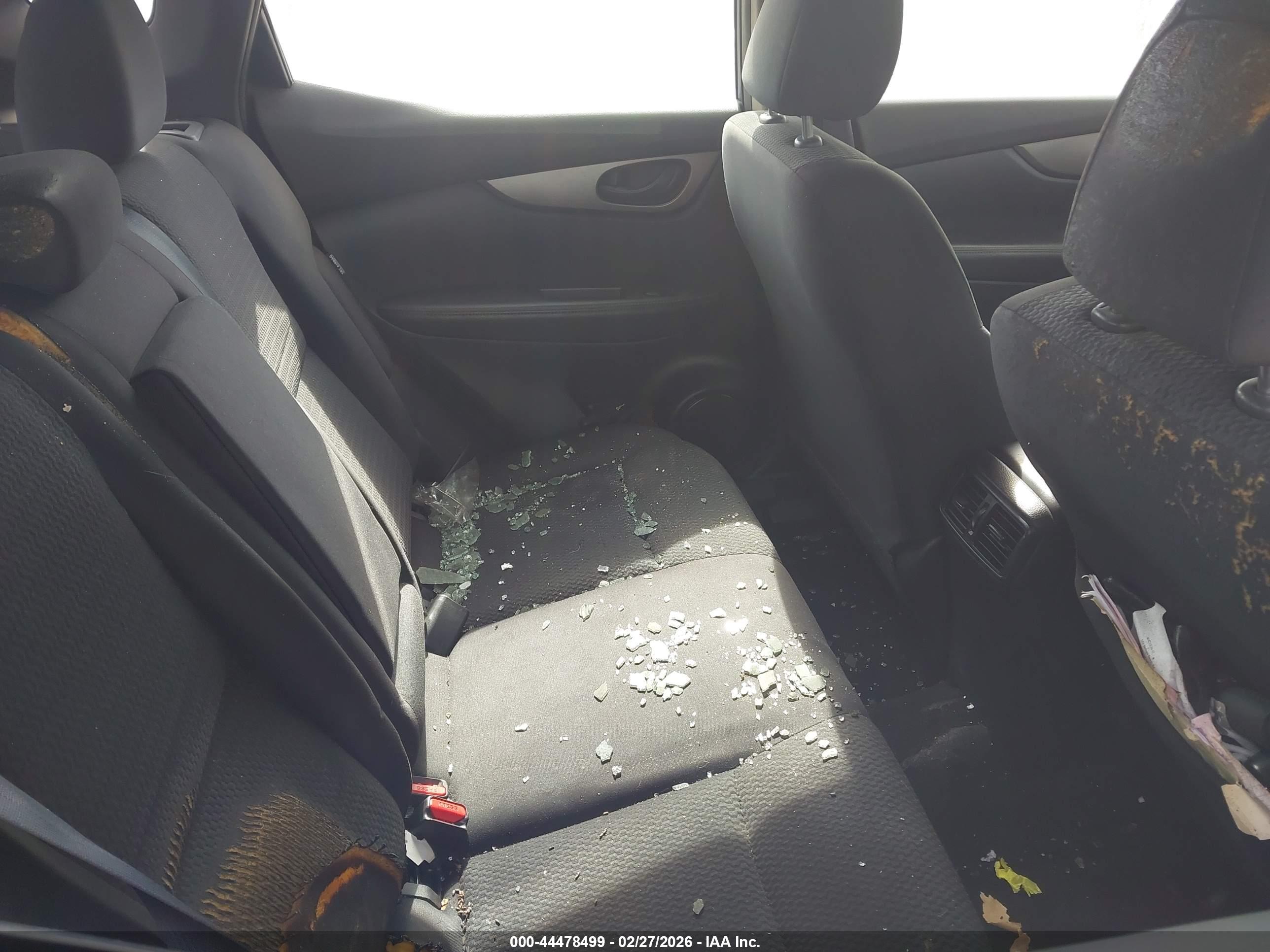 NISSAN ROGUE image 8