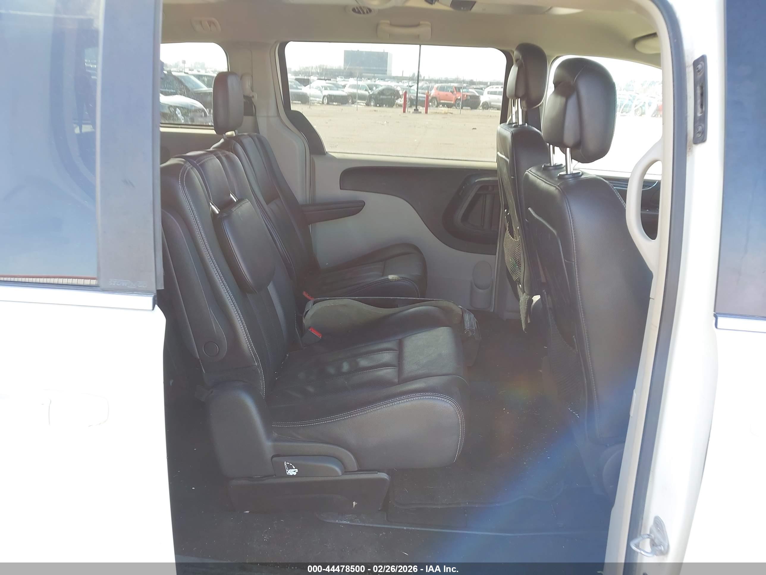 CHRYSLER TOWN image 8