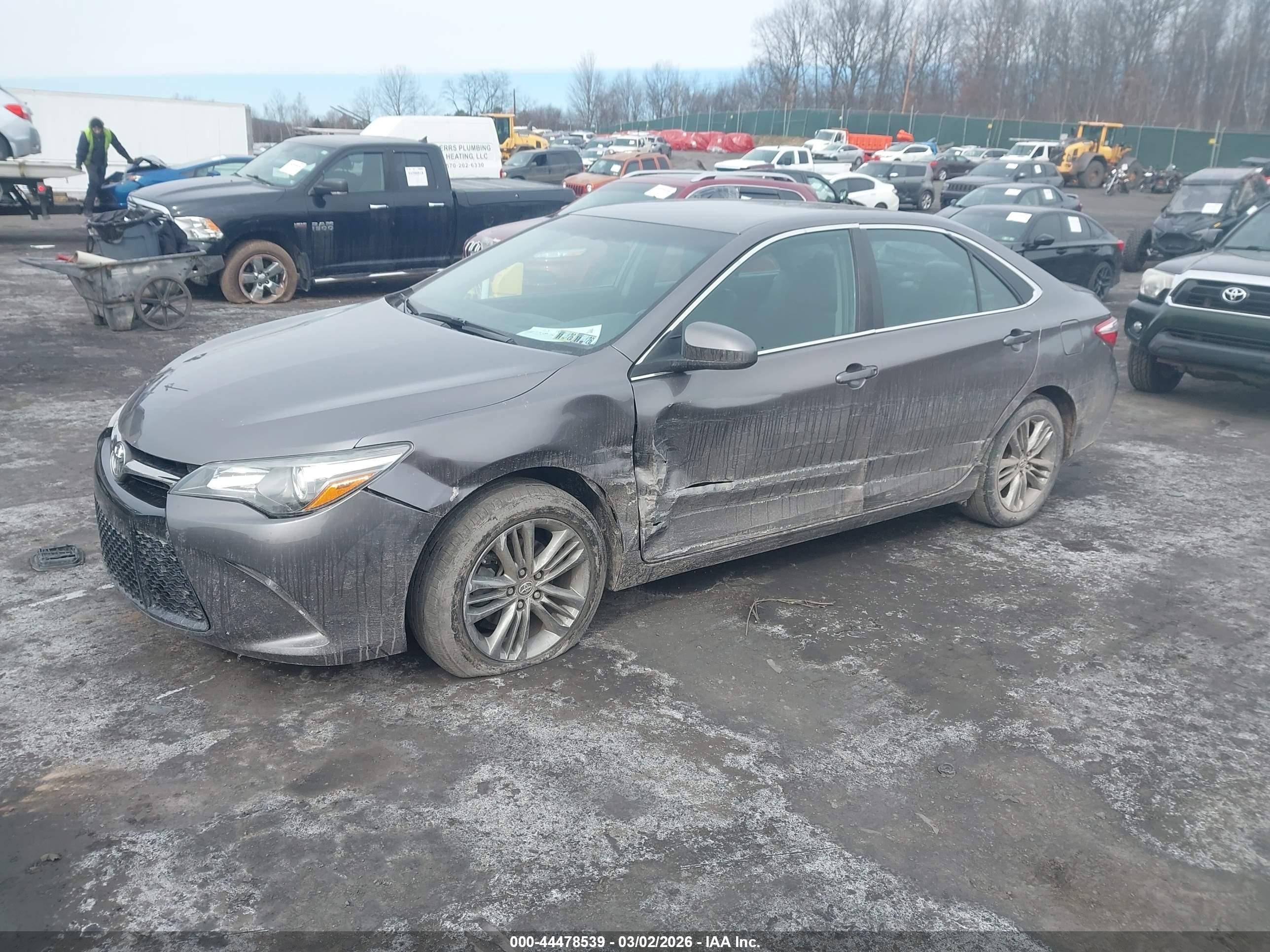 TOYOTA CAMRY image 2
