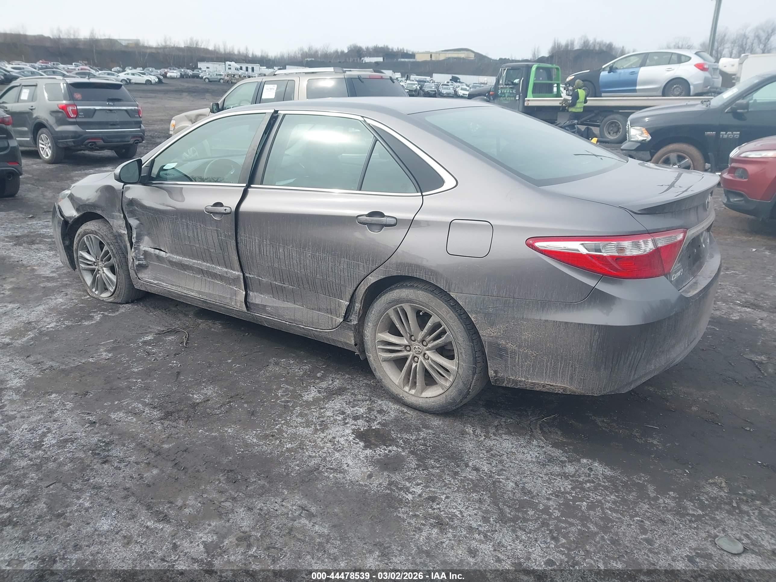 TOYOTA CAMRY image 3