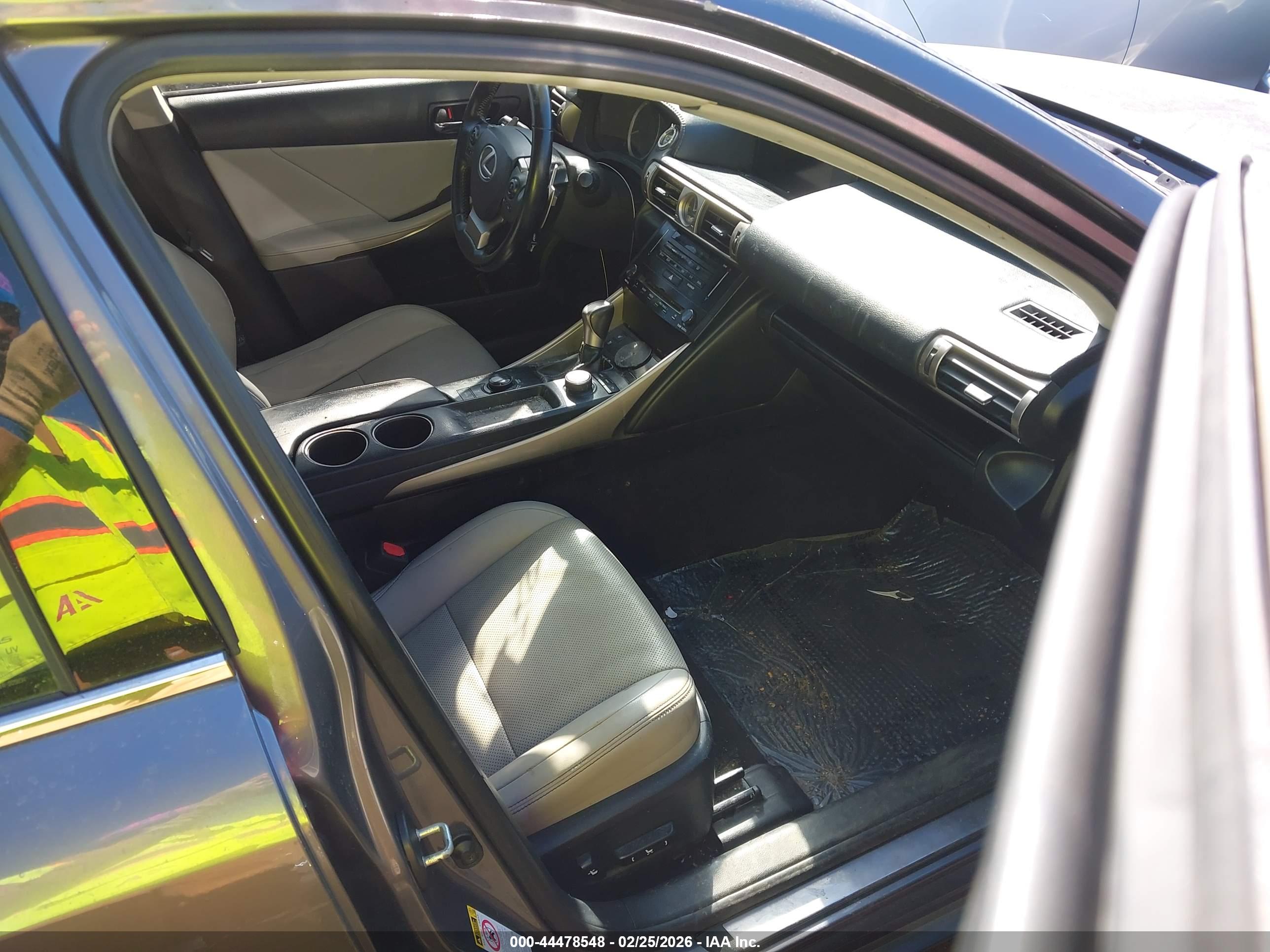 LEXUS IS image 5