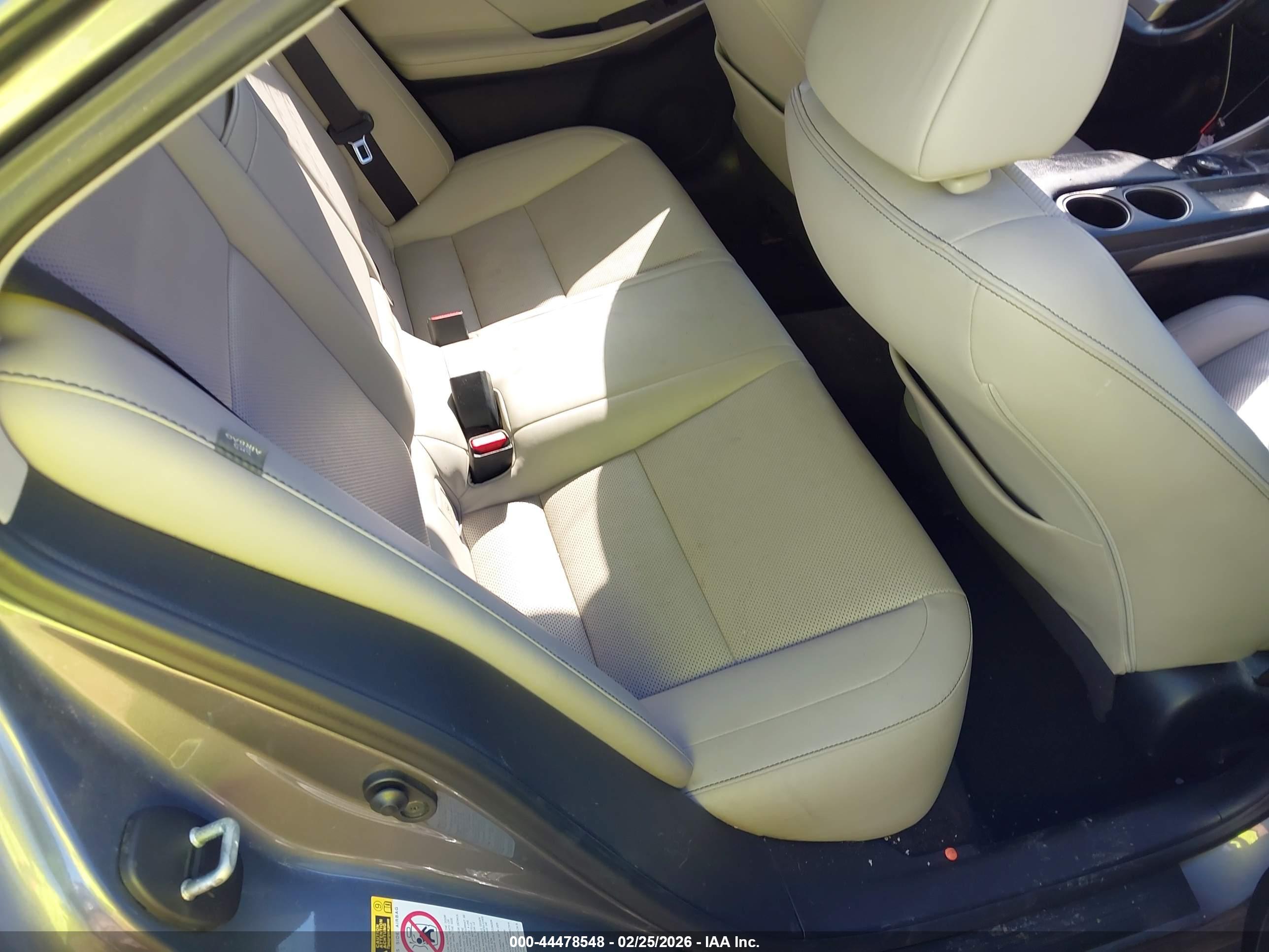 LEXUS IS image 8