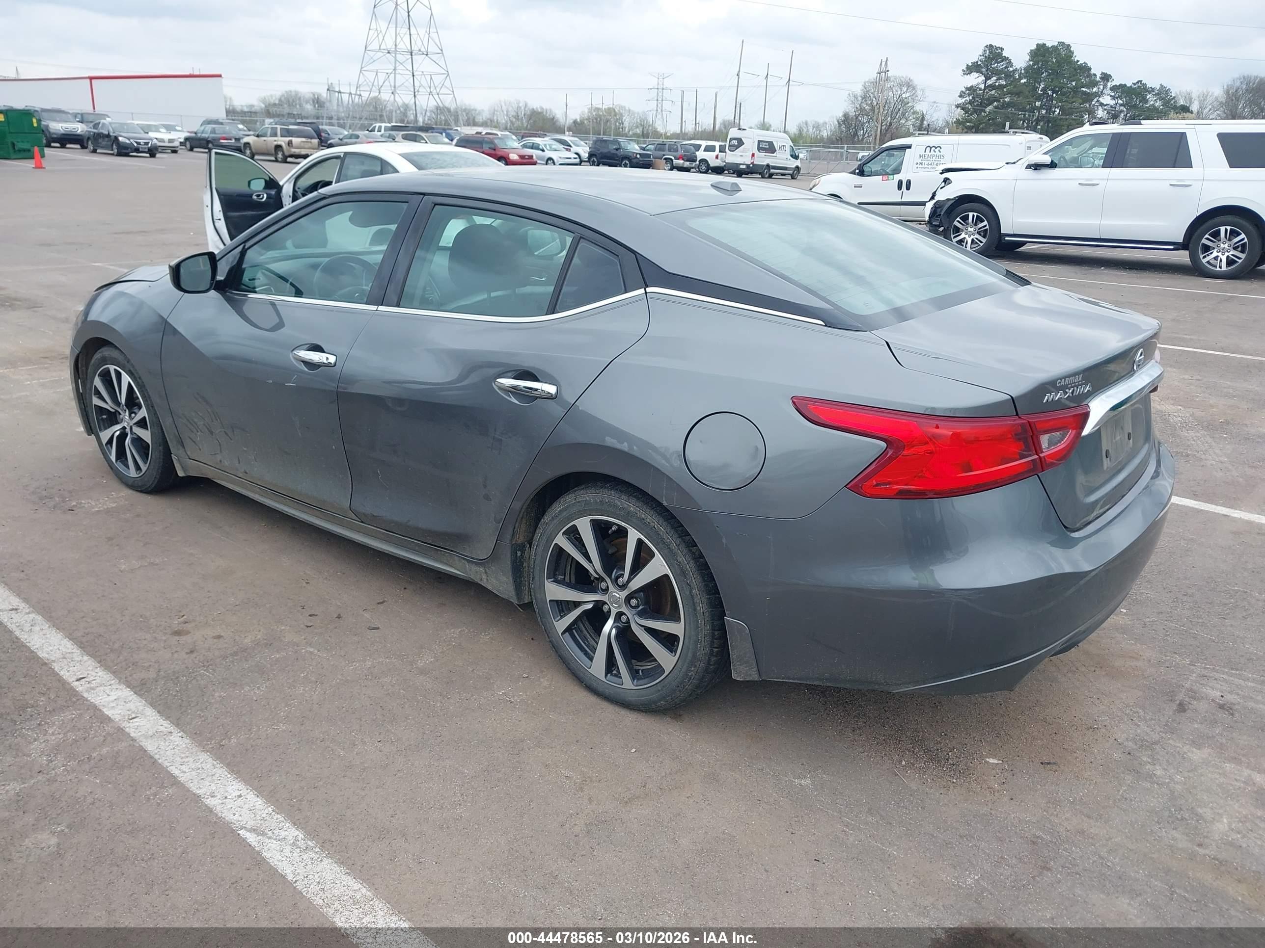 NISSAN MAXIMA image 3