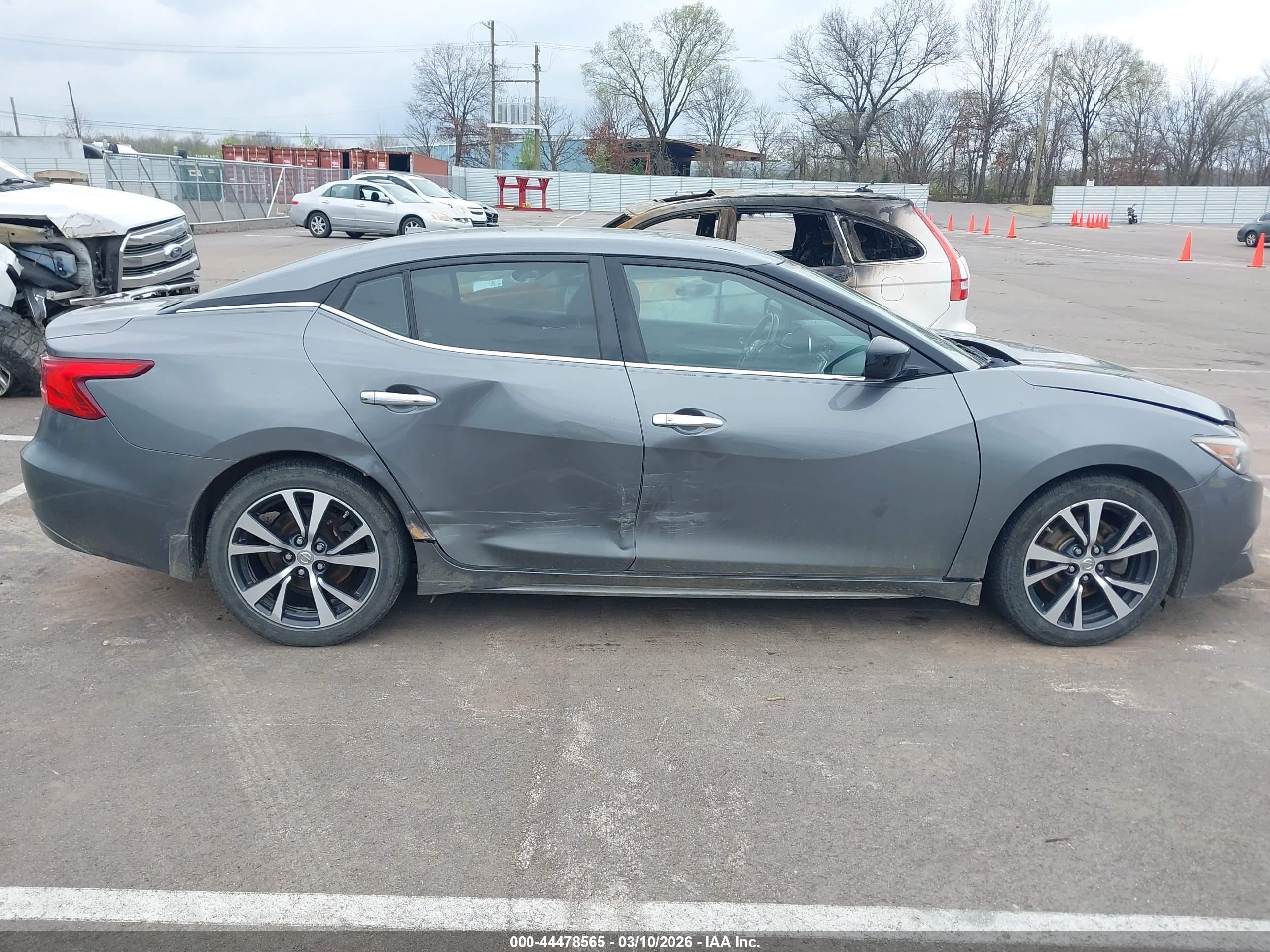 NISSAN MAXIMA image 6