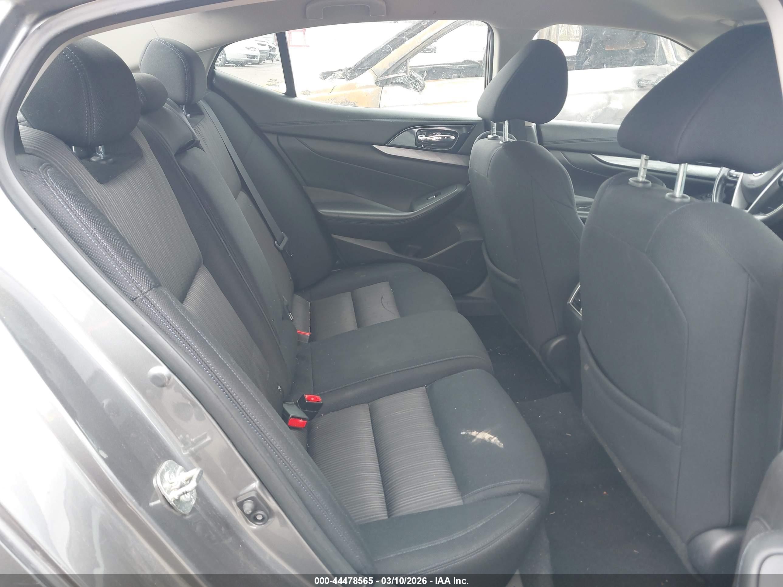 NISSAN MAXIMA image 8