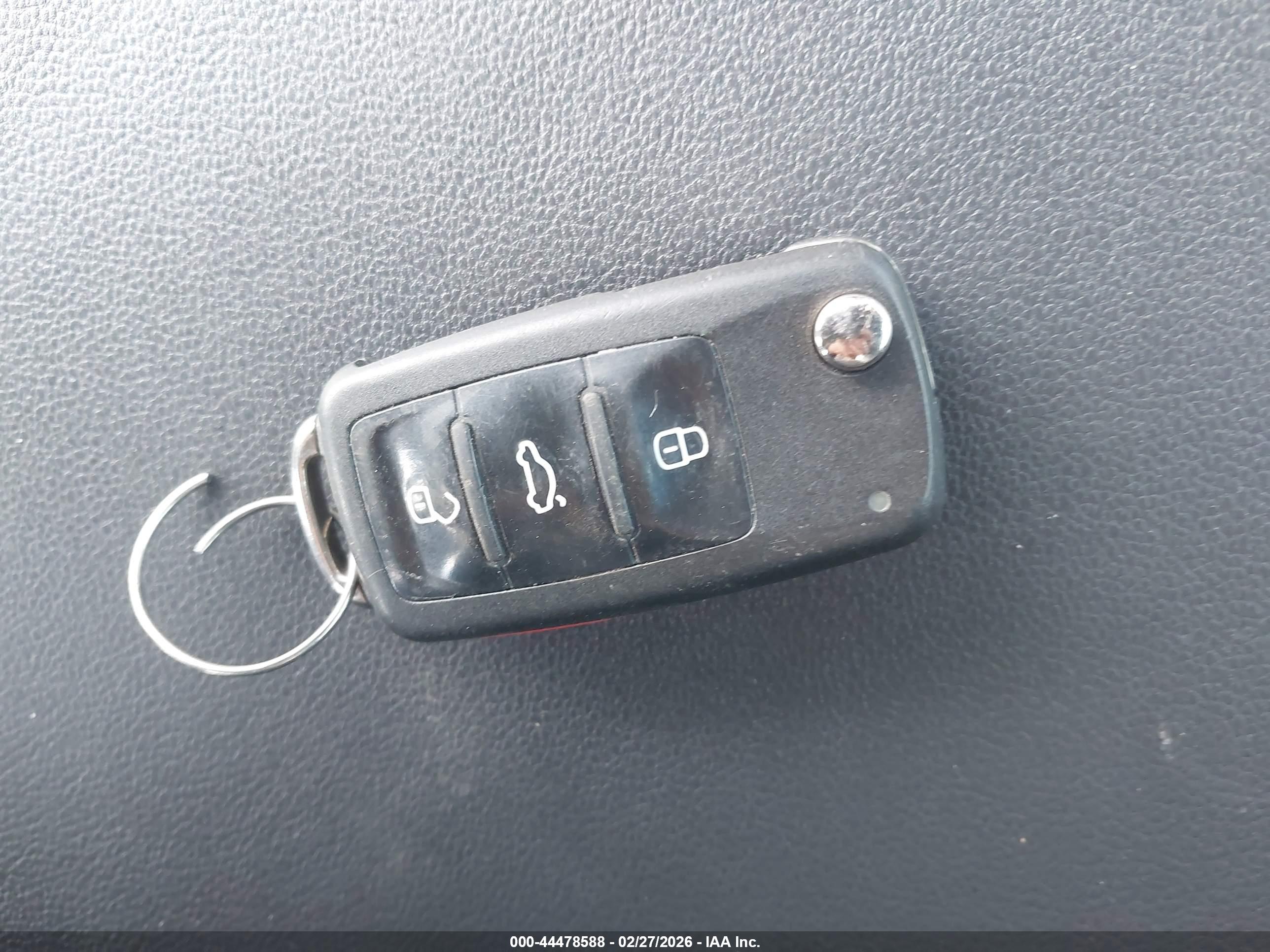 VOLKSWAGEN BEETLE image 11