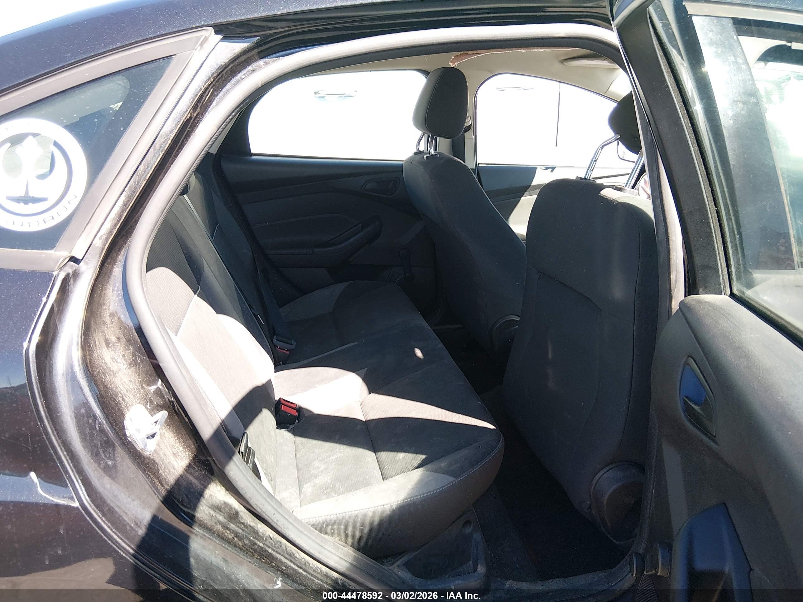 FORD FOCUS image 8