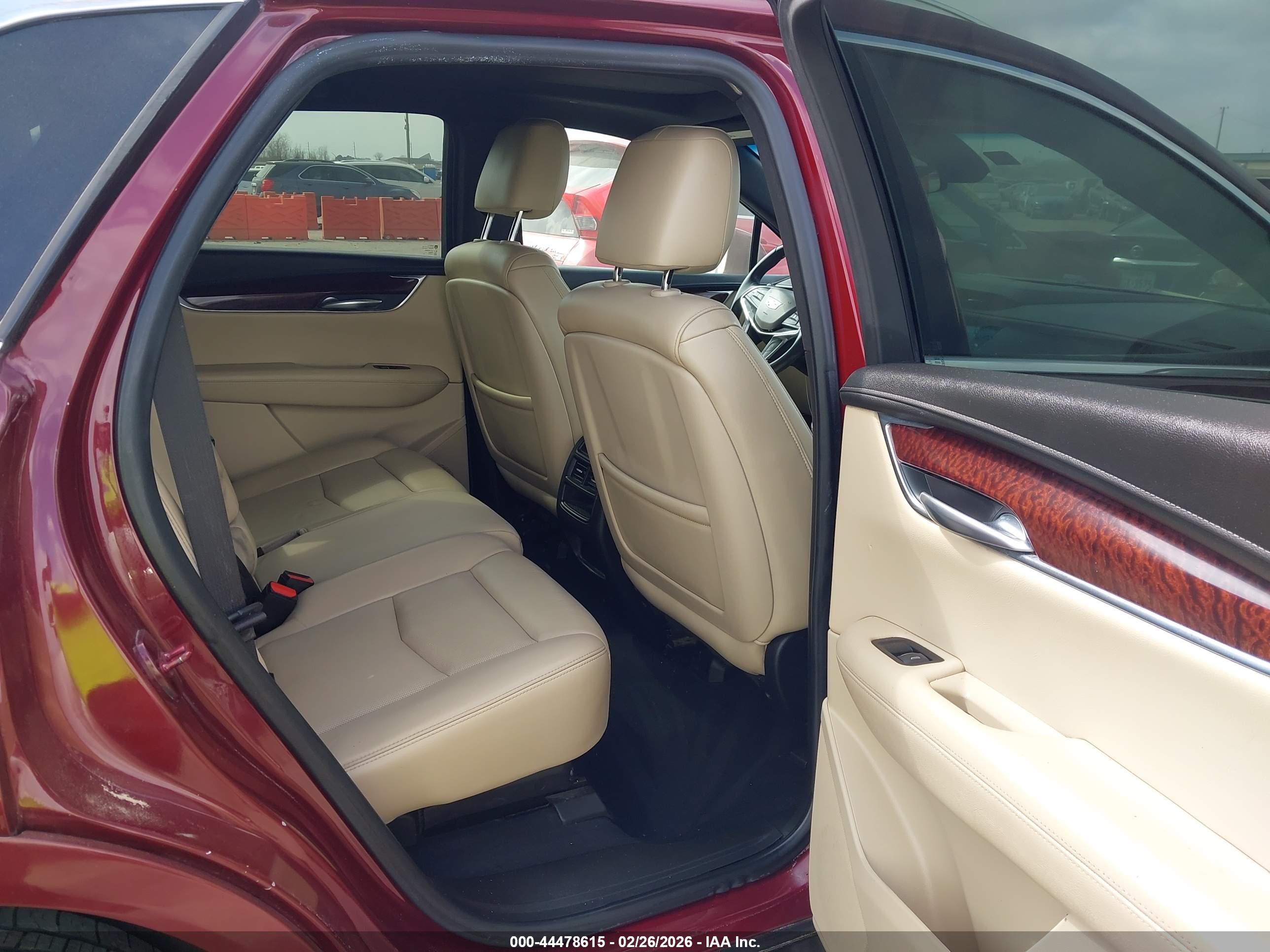 CADILLAC XT5 image 8