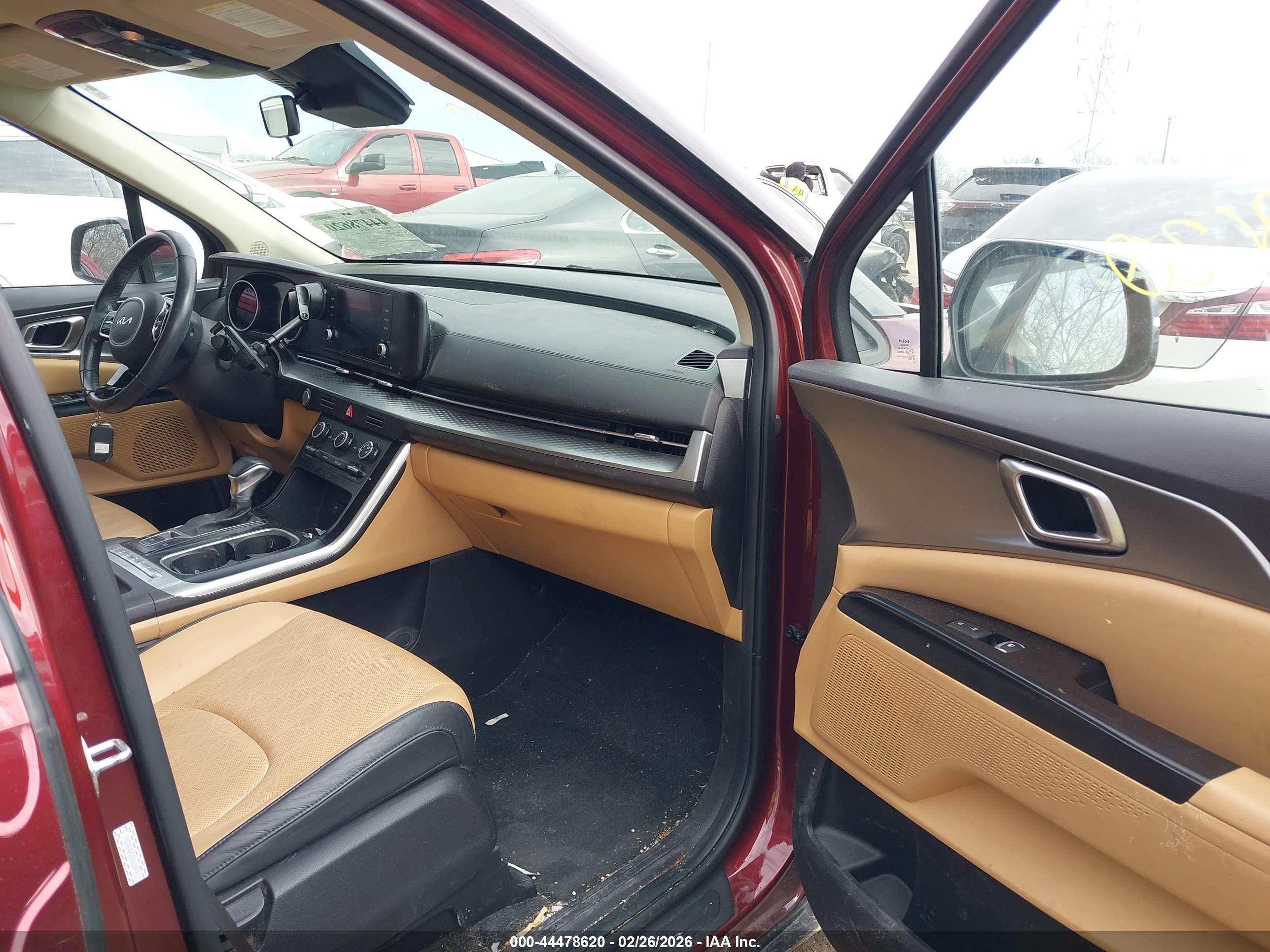 KIA CARNIVAL image 5