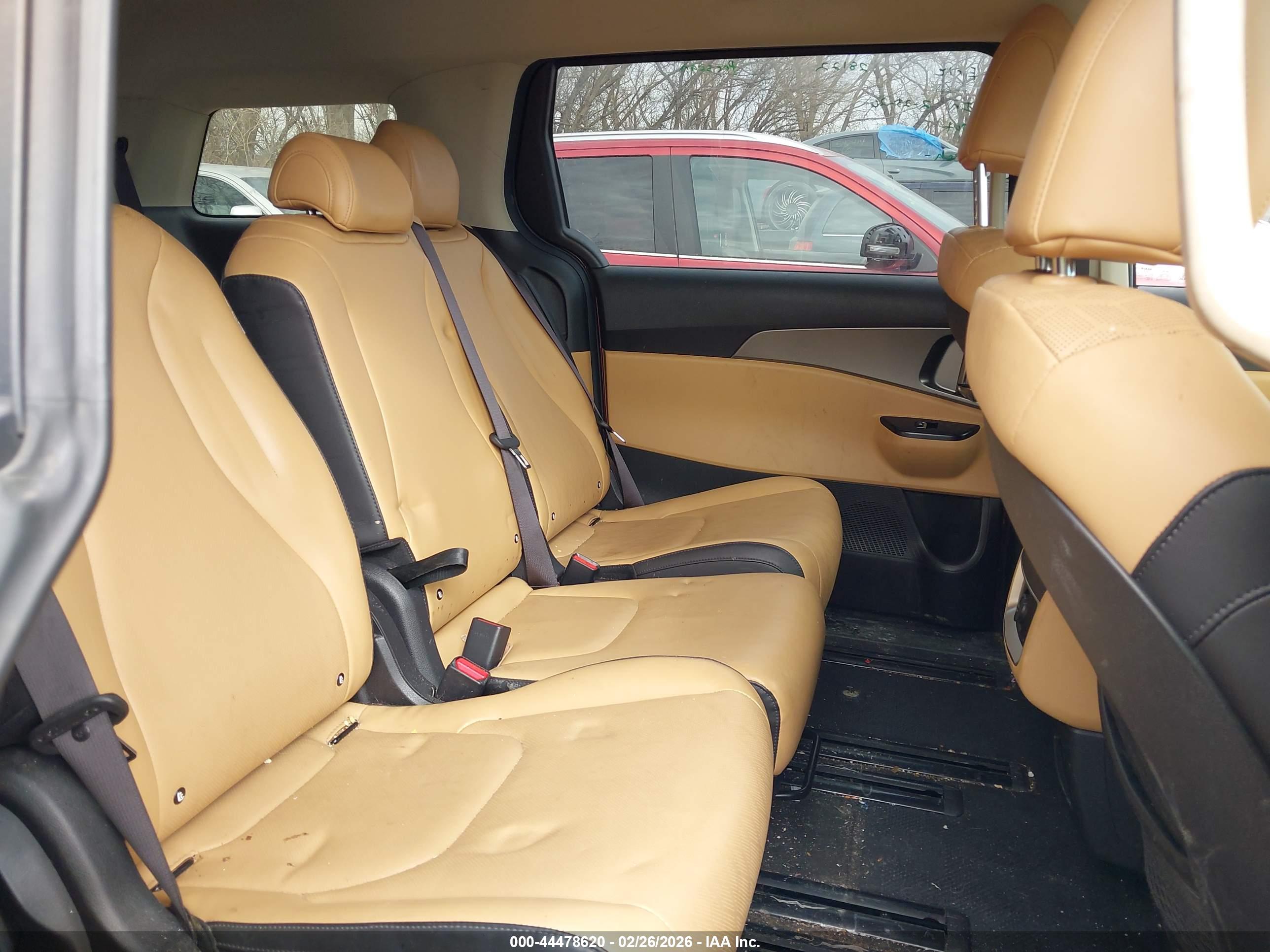 KIA CARNIVAL image 8