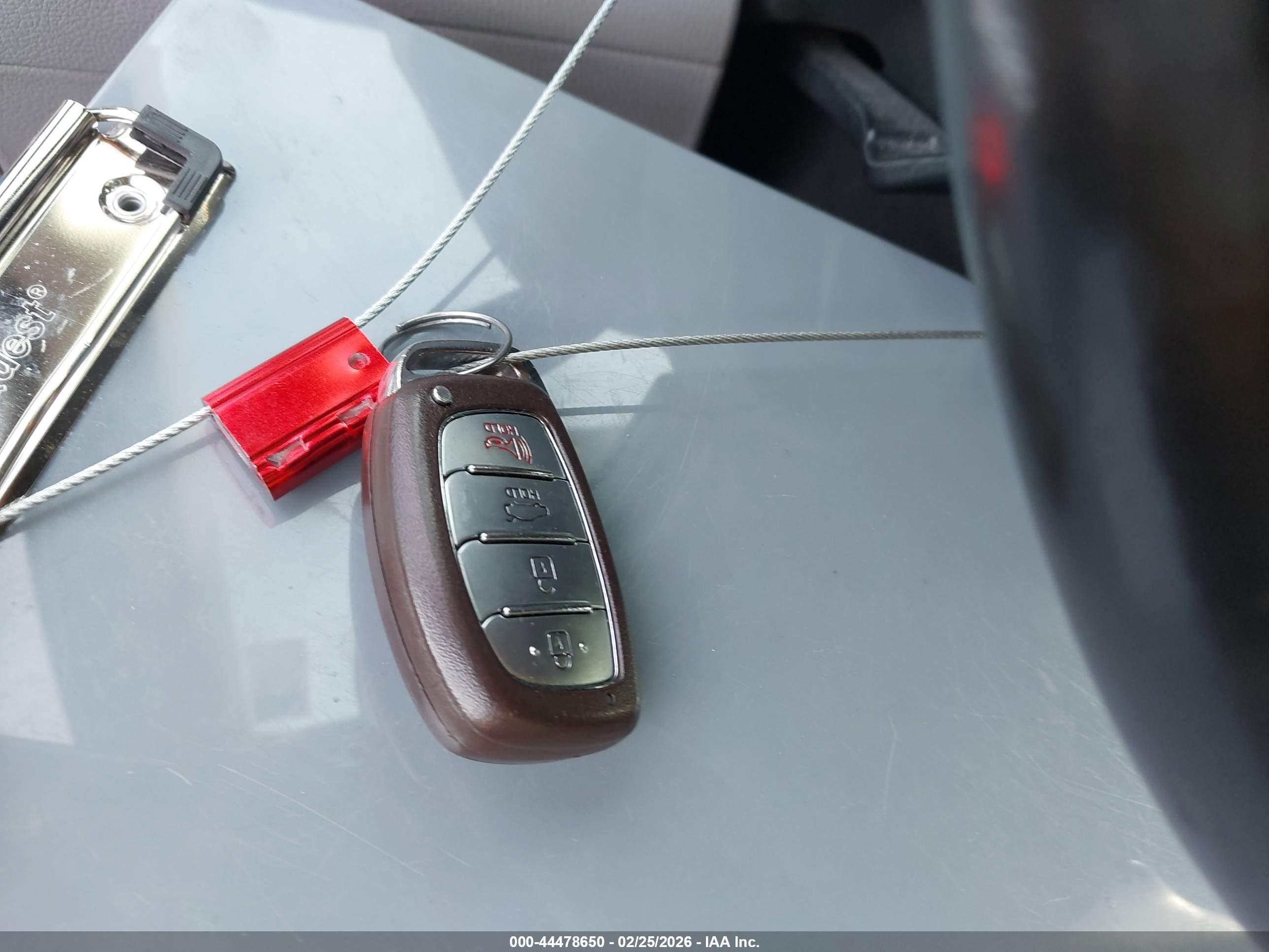 HYUNDAI ELANTRA image 11