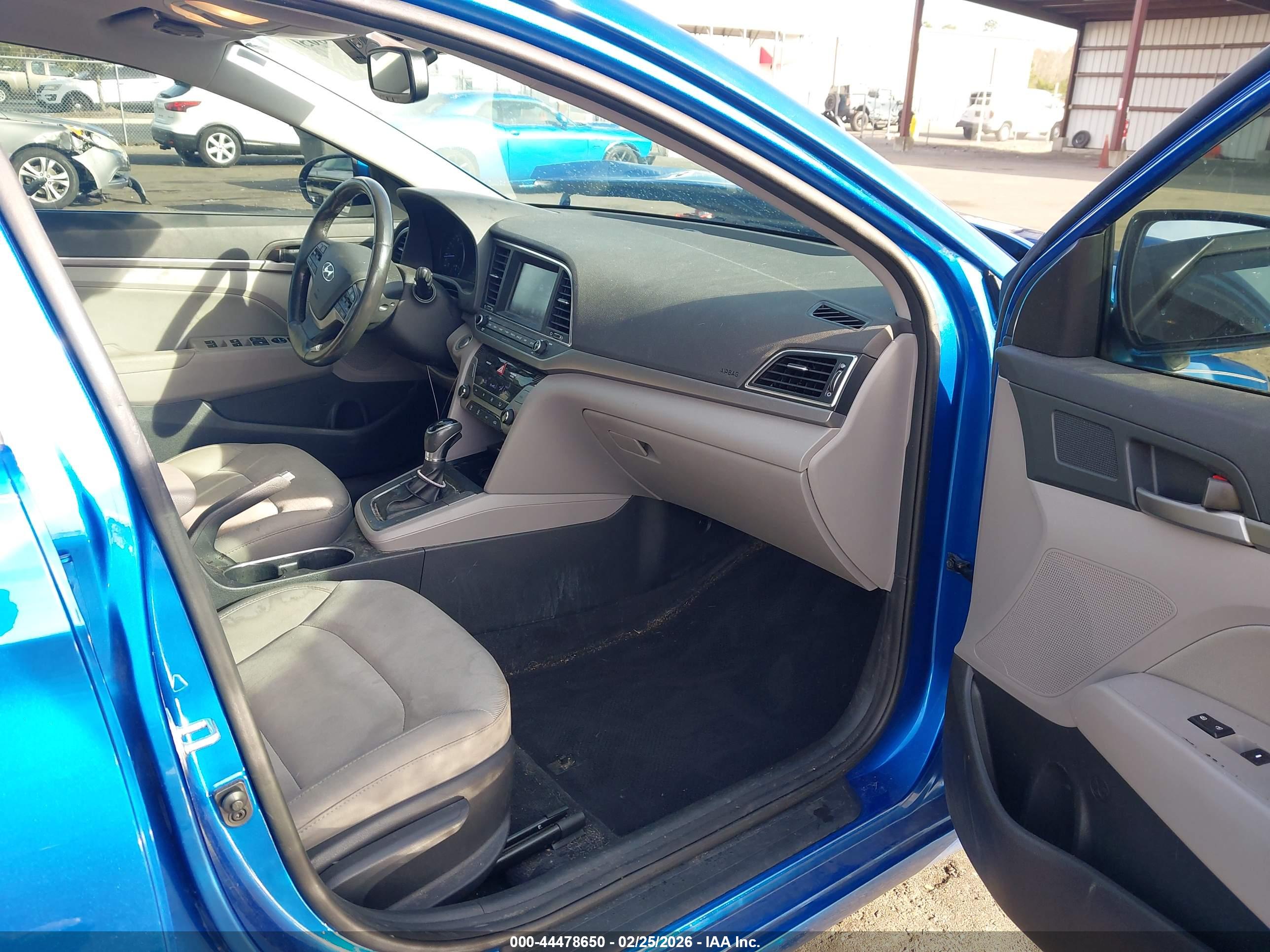 HYUNDAI ELANTRA image 5
