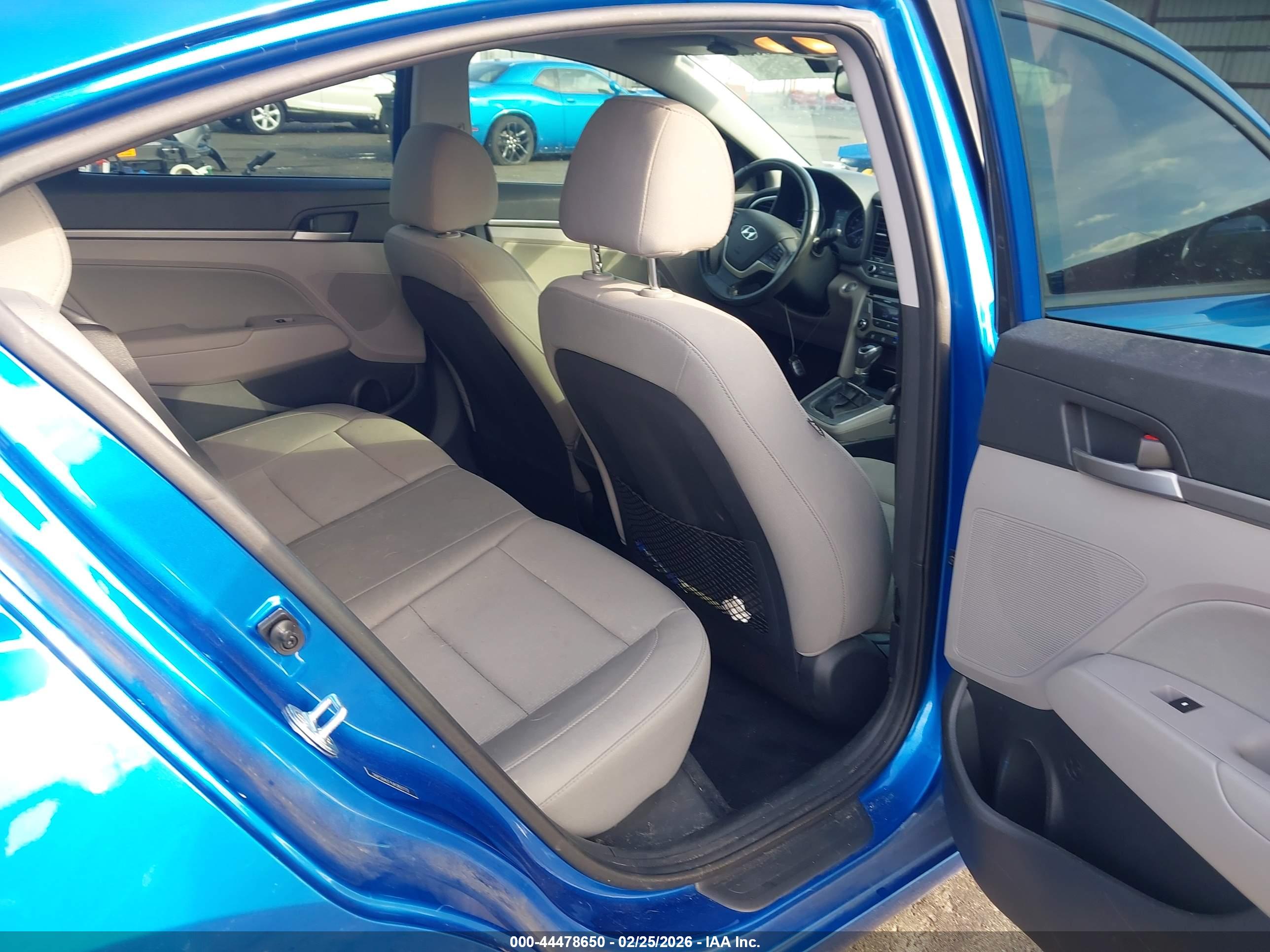 HYUNDAI ELANTRA image 8