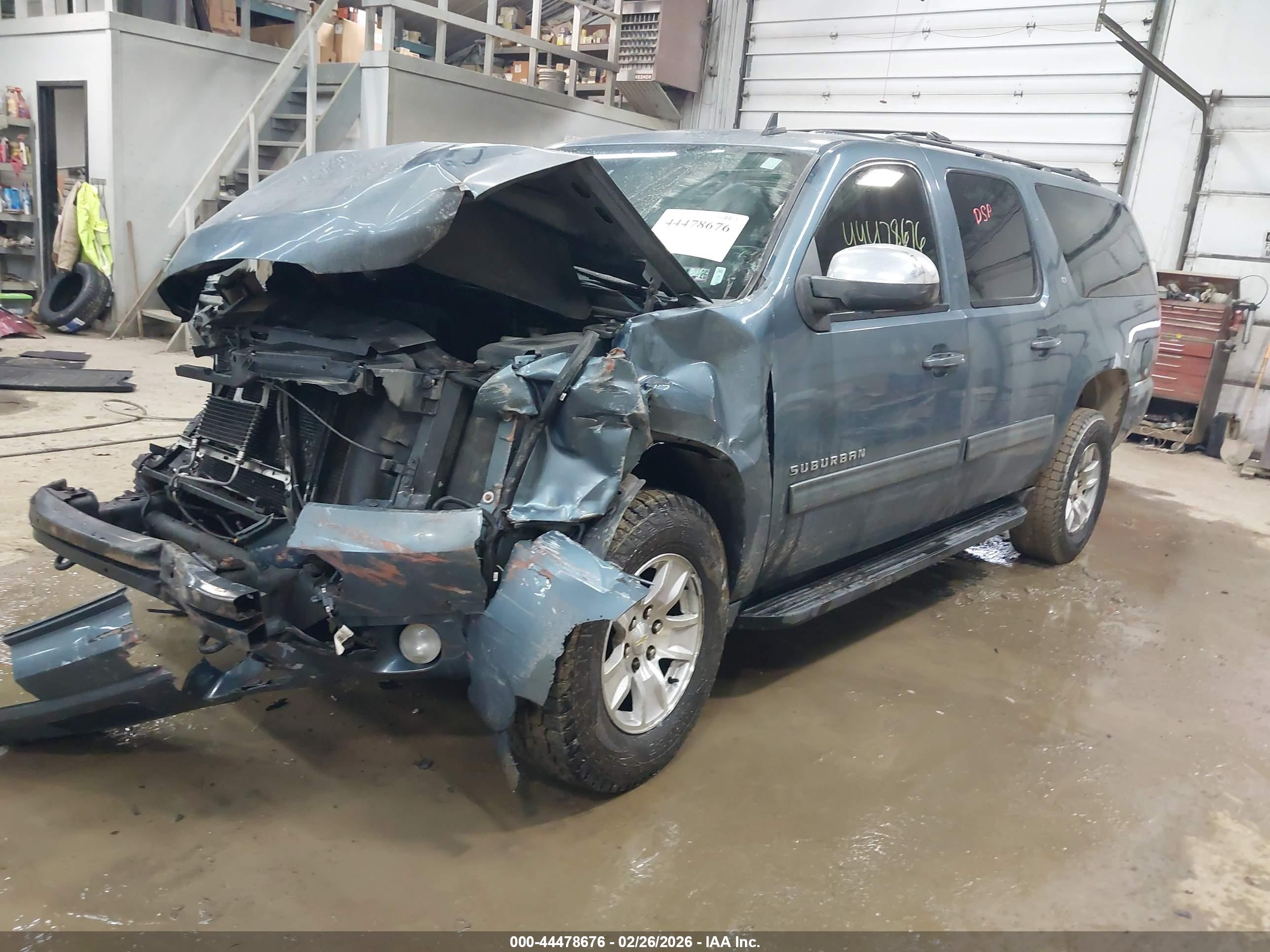 CHEVROLET SUBURBAN image 2