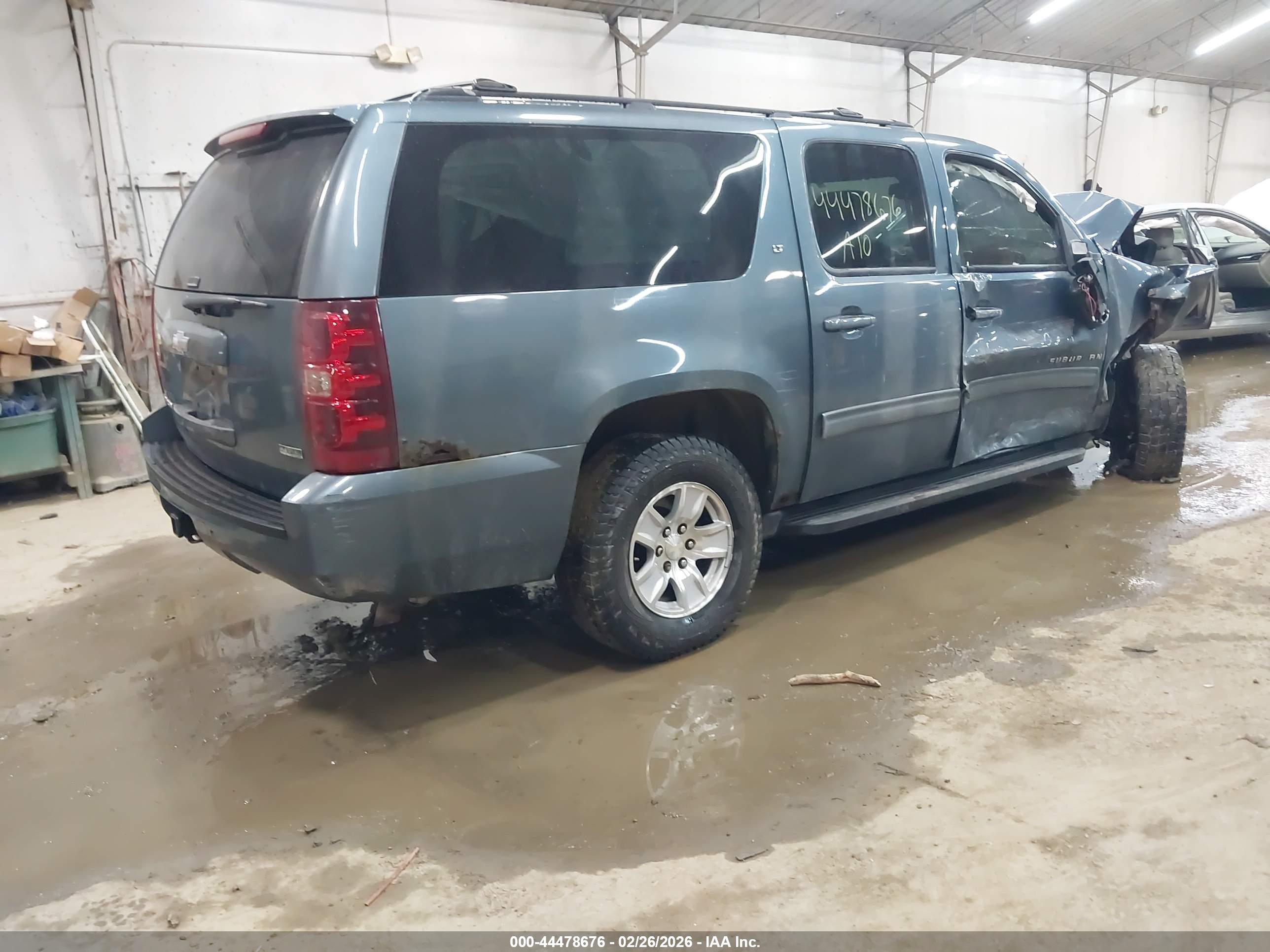 CHEVROLET SUBURBAN image 4