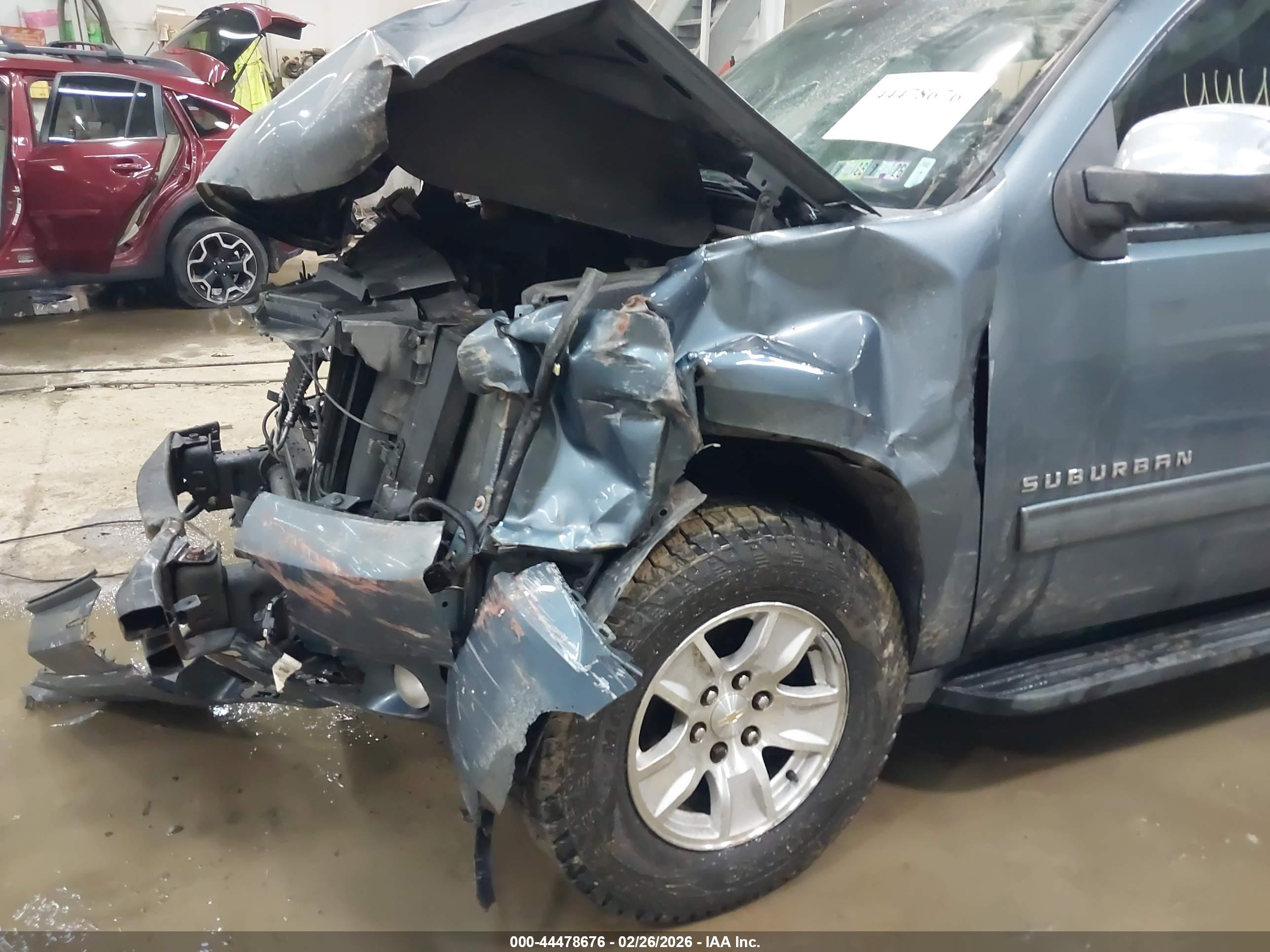 CHEVROLET SUBURBAN image 6