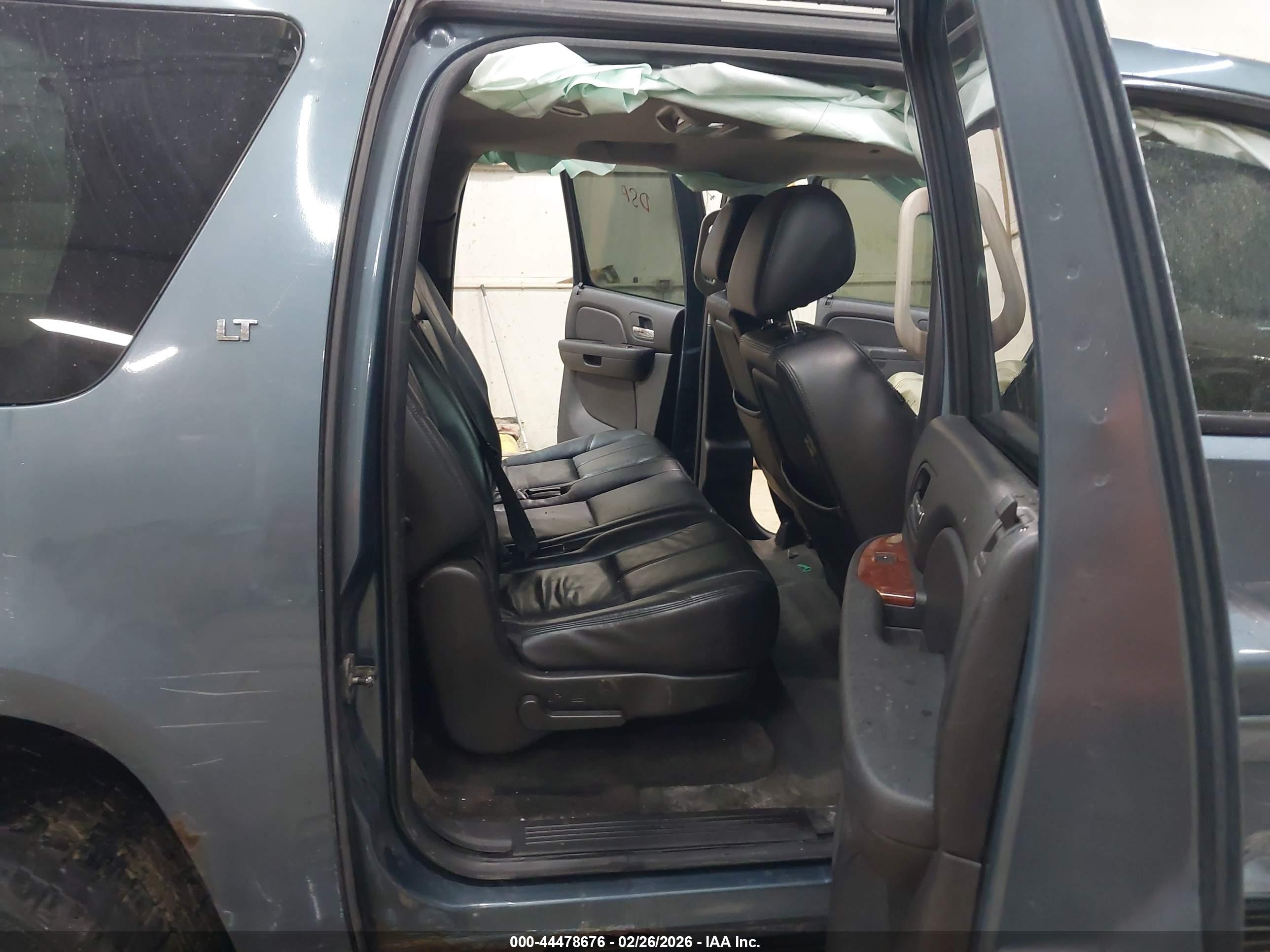 CHEVROLET SUBURBAN image 8