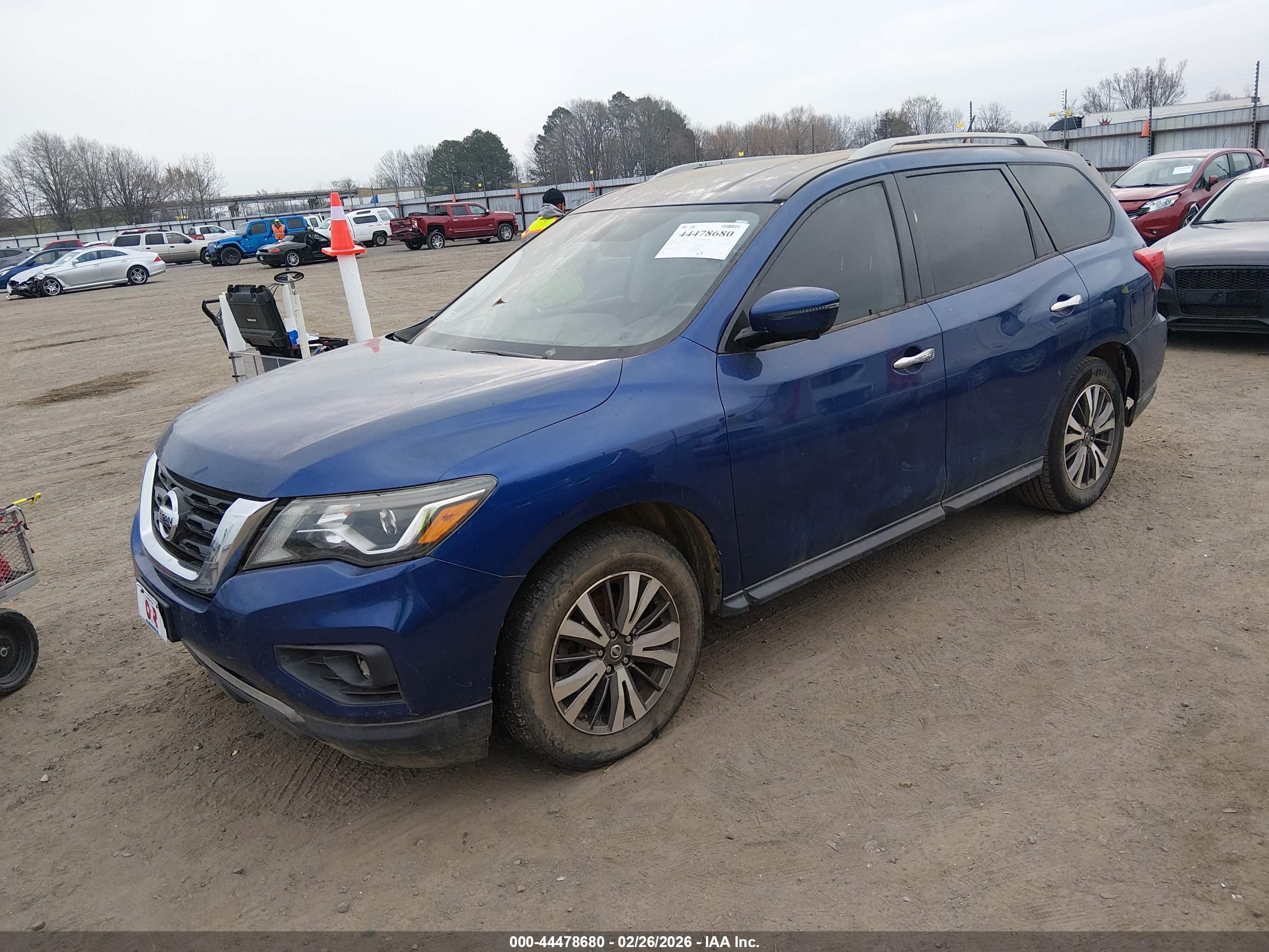 NISSAN PATHFINDER image 2