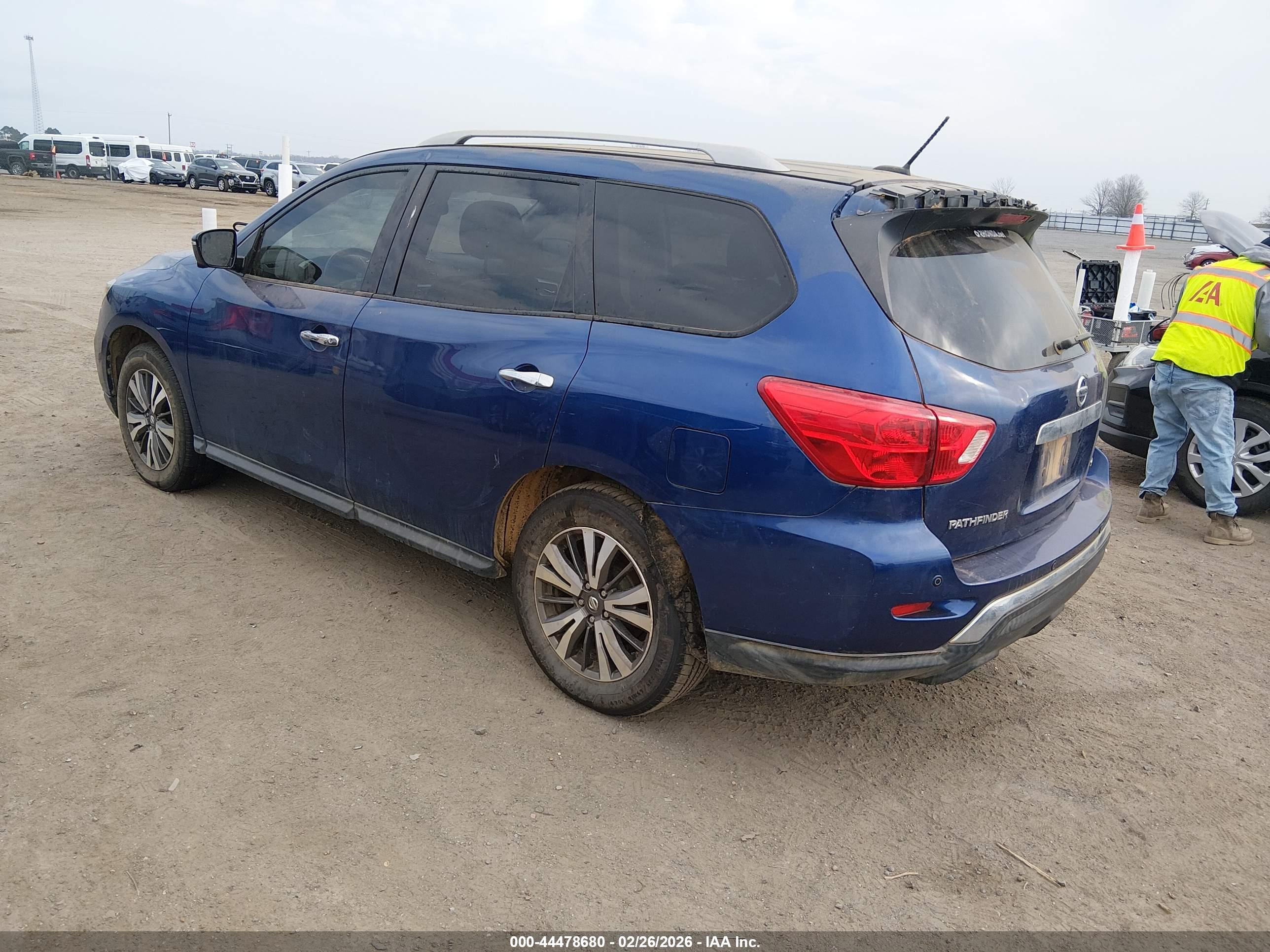 NISSAN PATHFINDER image 3