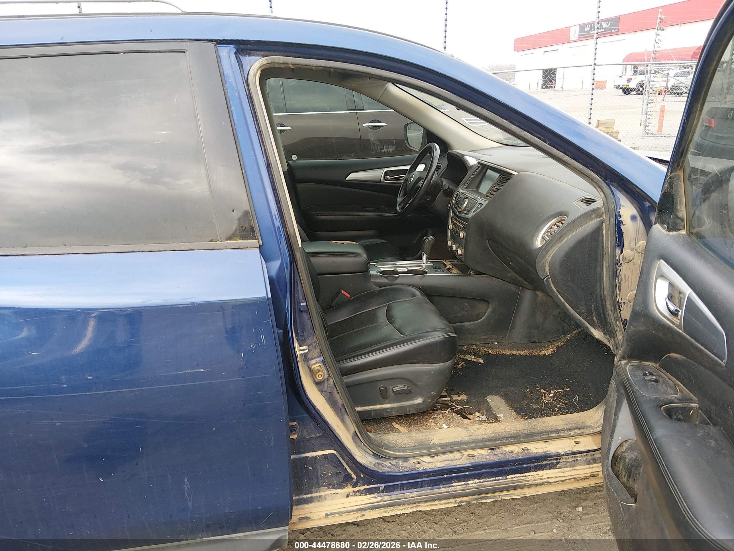 NISSAN PATHFINDER image 5