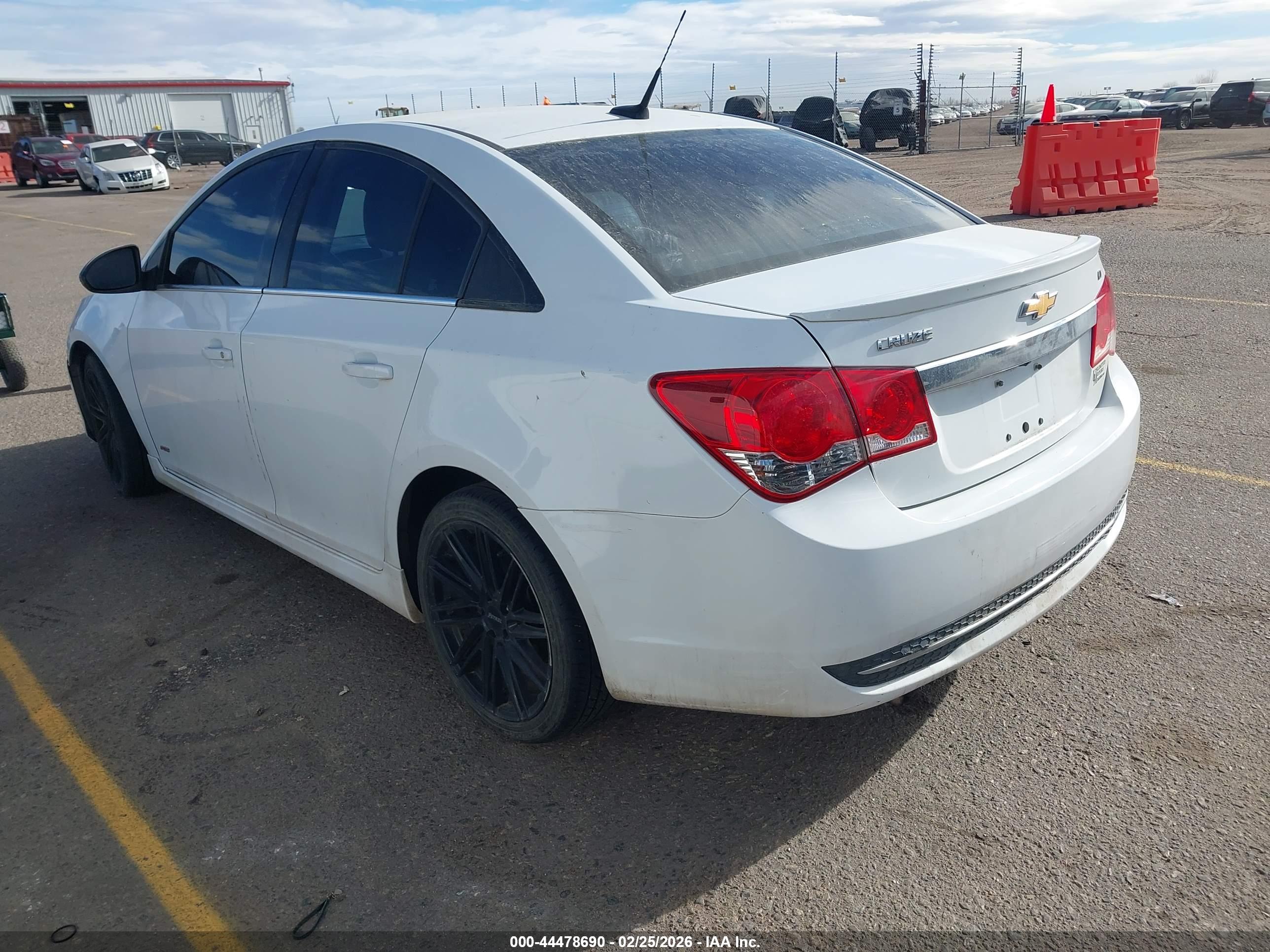 CHEVROLET CRUZE image 3