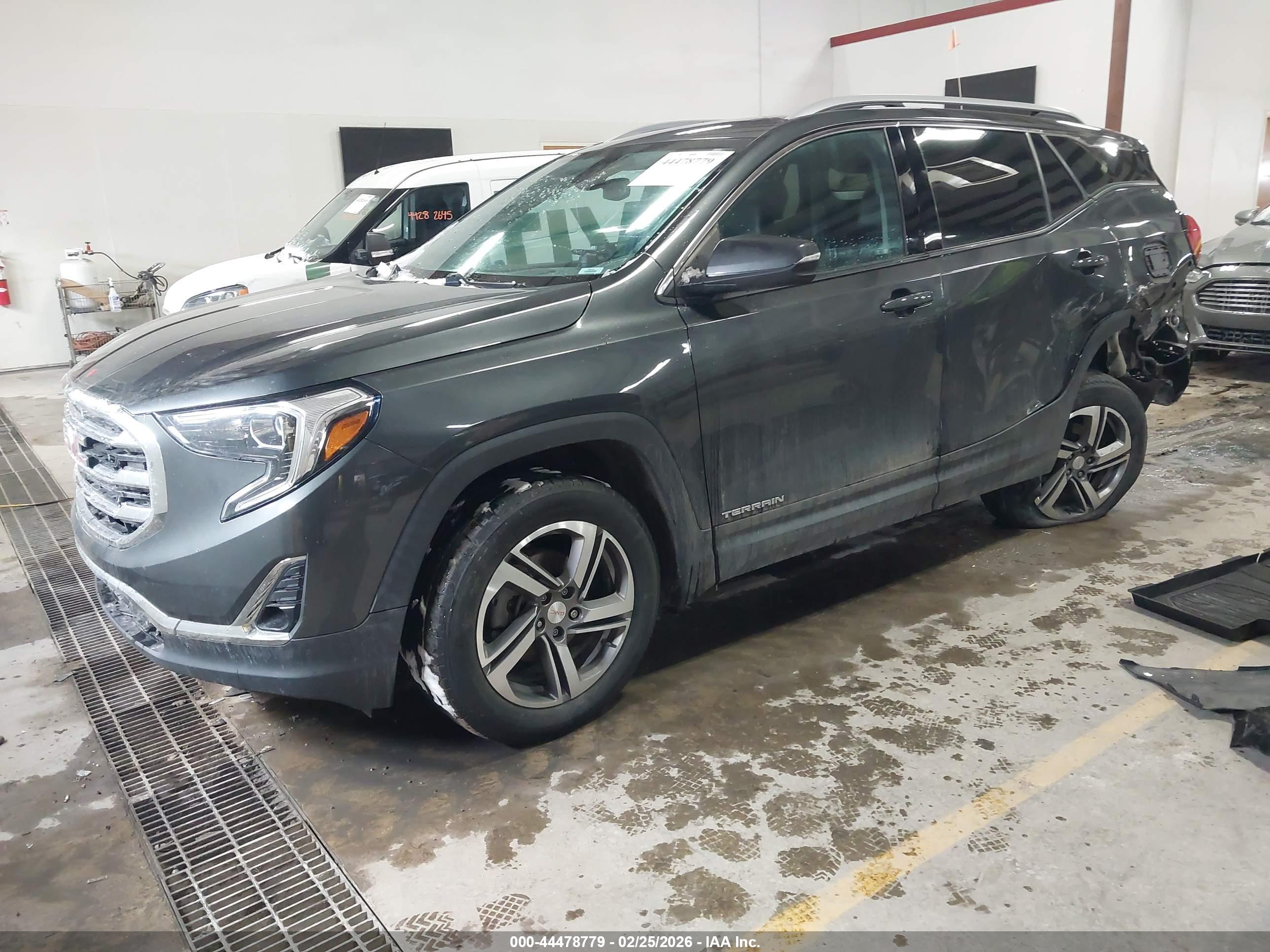GMC TERRAIN image 2