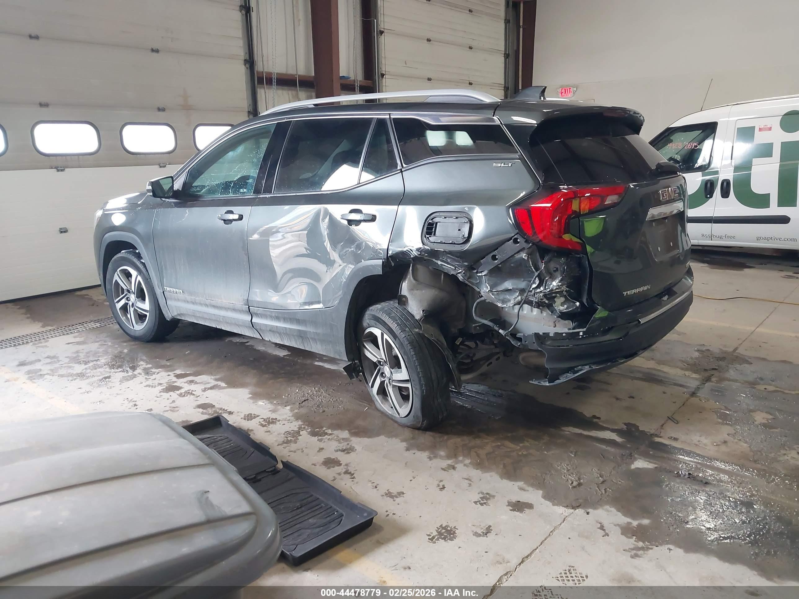 GMC TERRAIN image 3