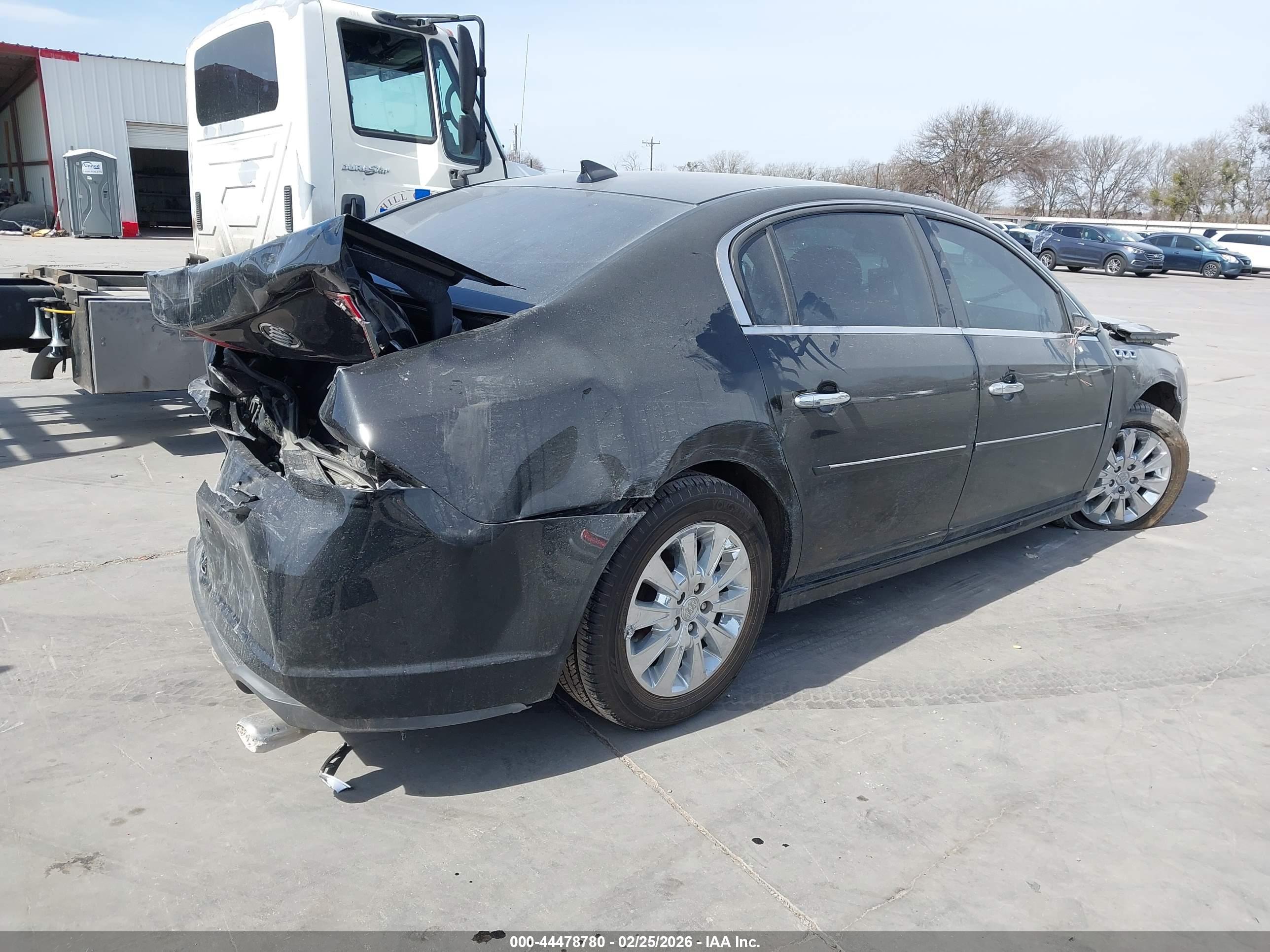 BUICK LUCERNE image 4