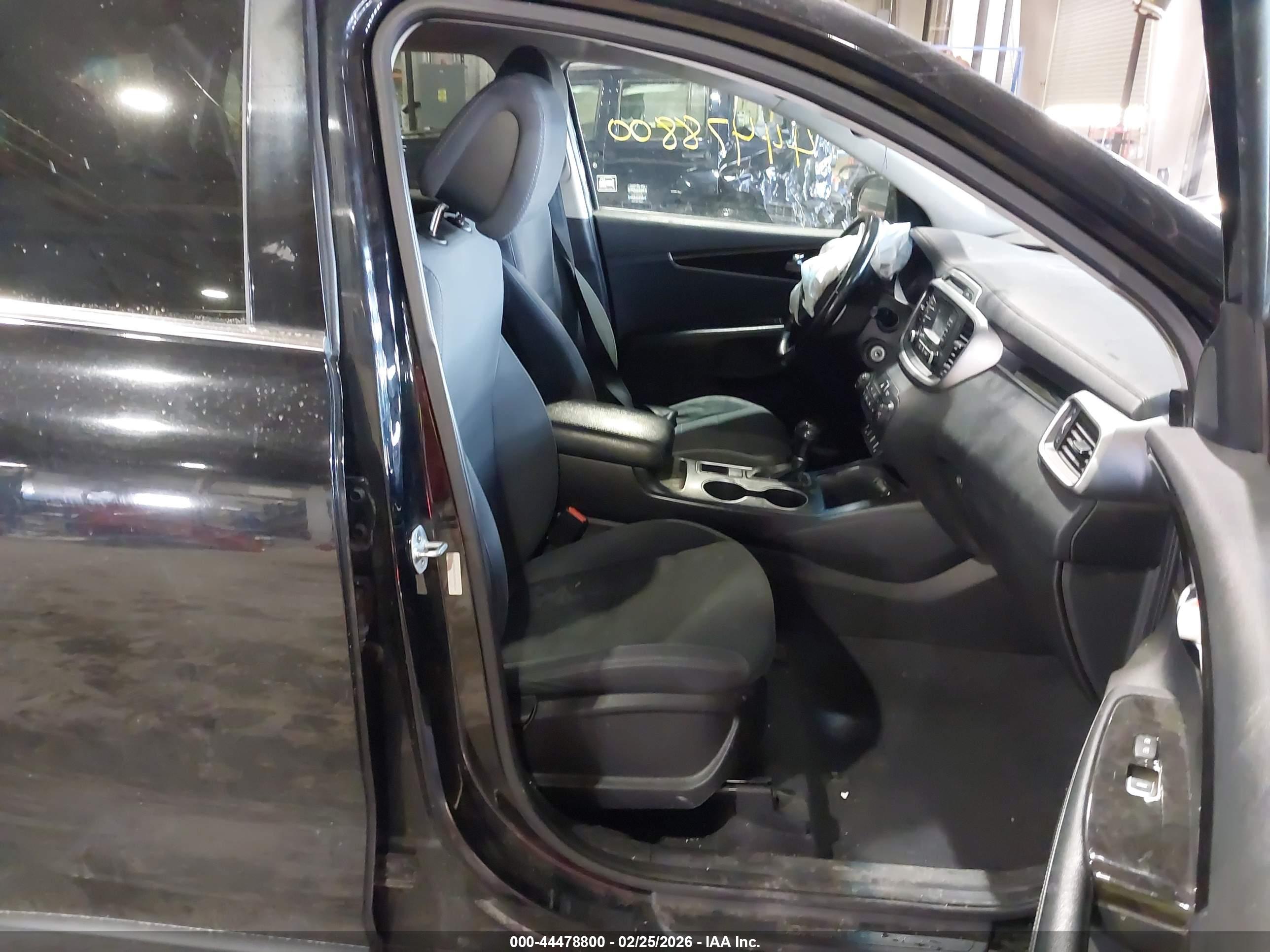 KIA SORENTO image 5