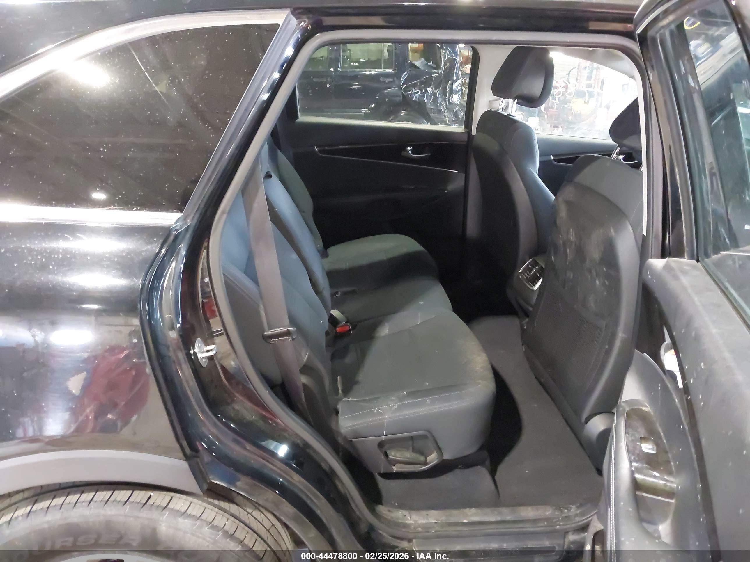 KIA SORENTO image 8