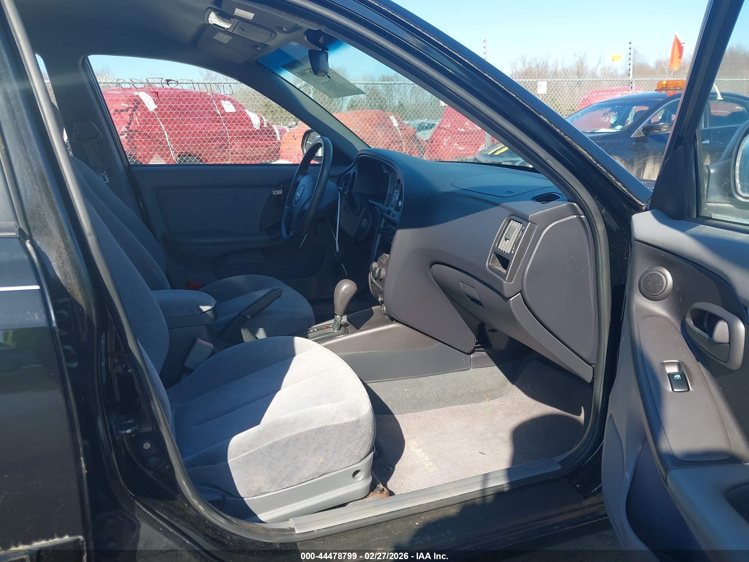 HYUNDAI ELANTRA image 5