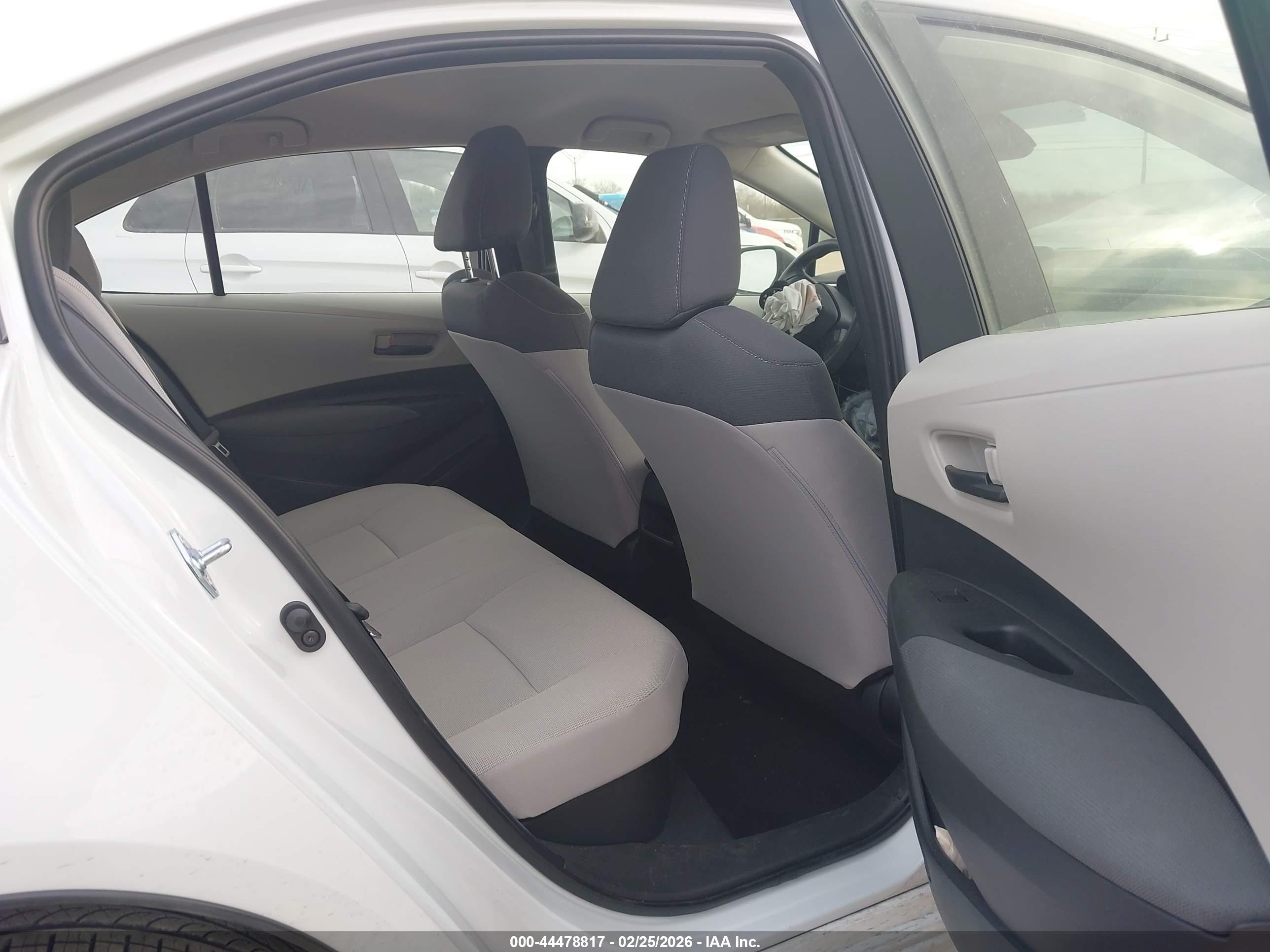TOYOTA COROLLA image 8