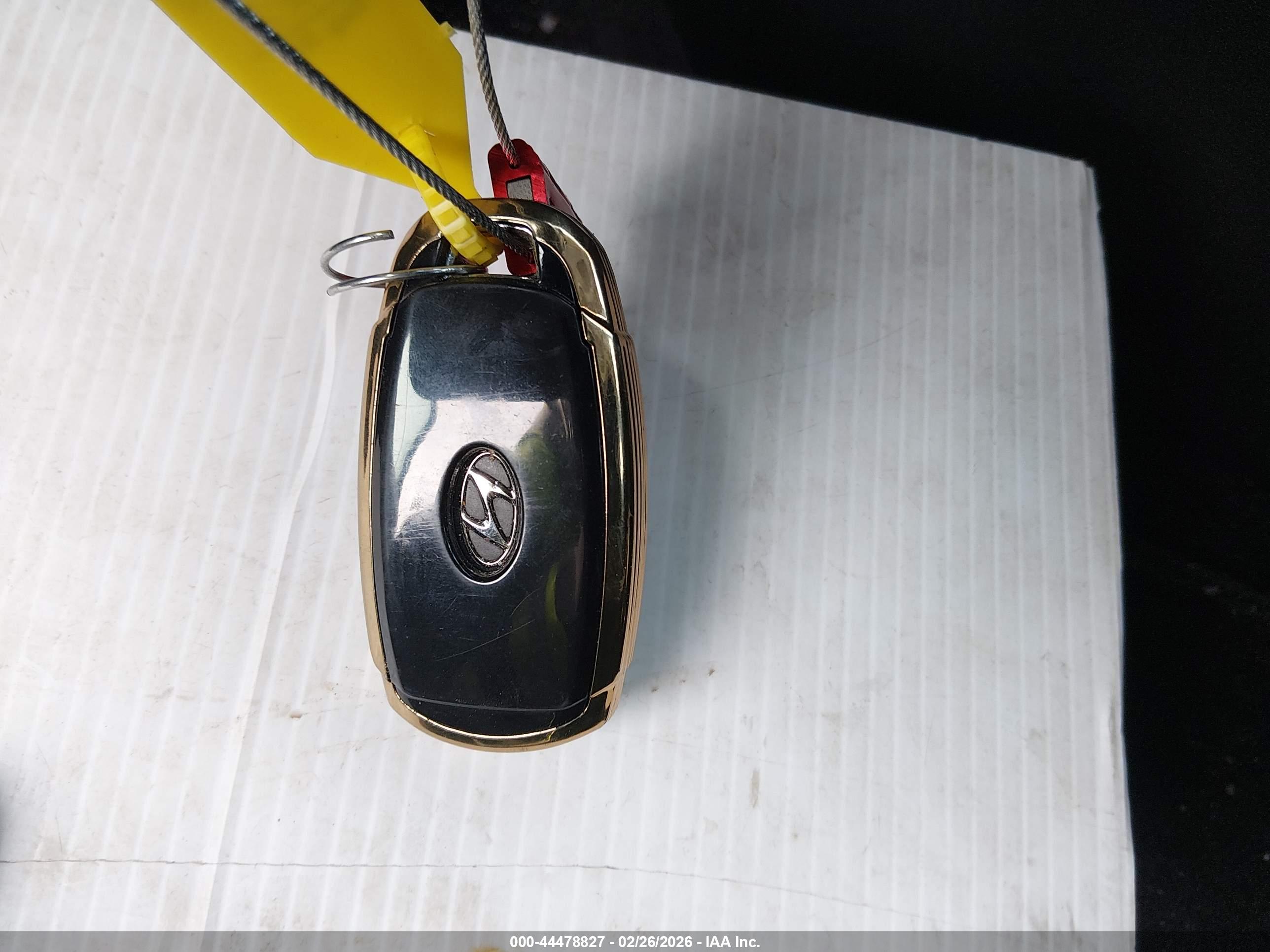 HYUNDAI ELANTRA image 11