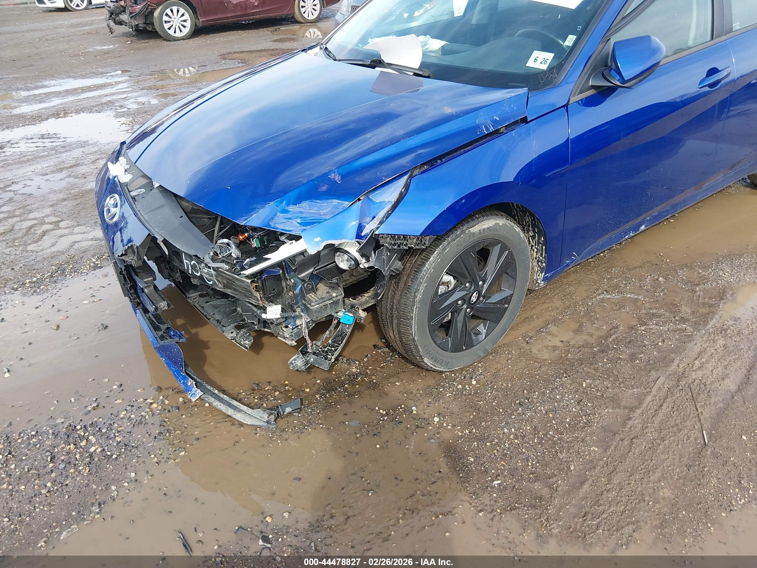 HYUNDAI ELANTRA image 6