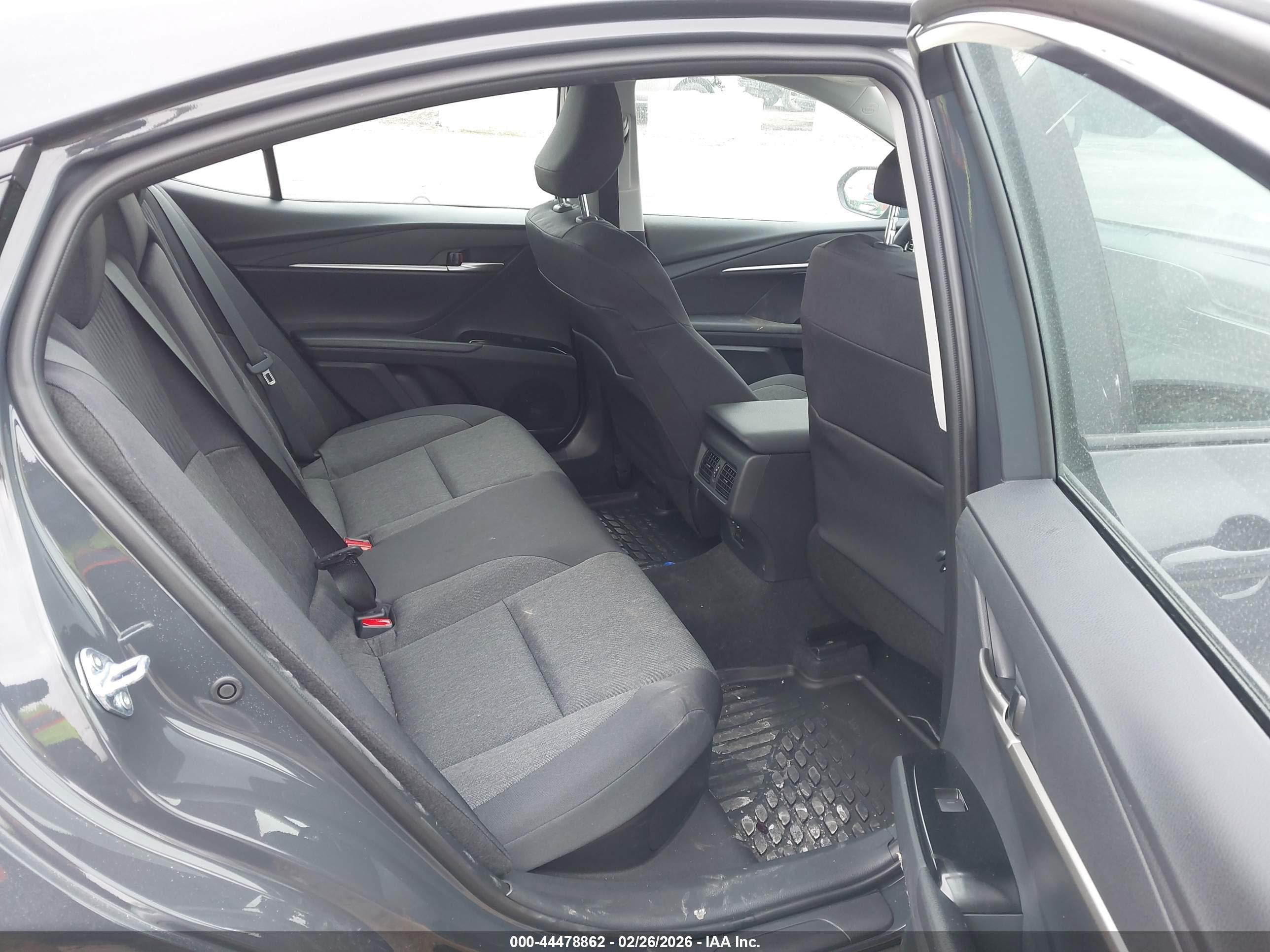 TOYOTA CAMRY image 8