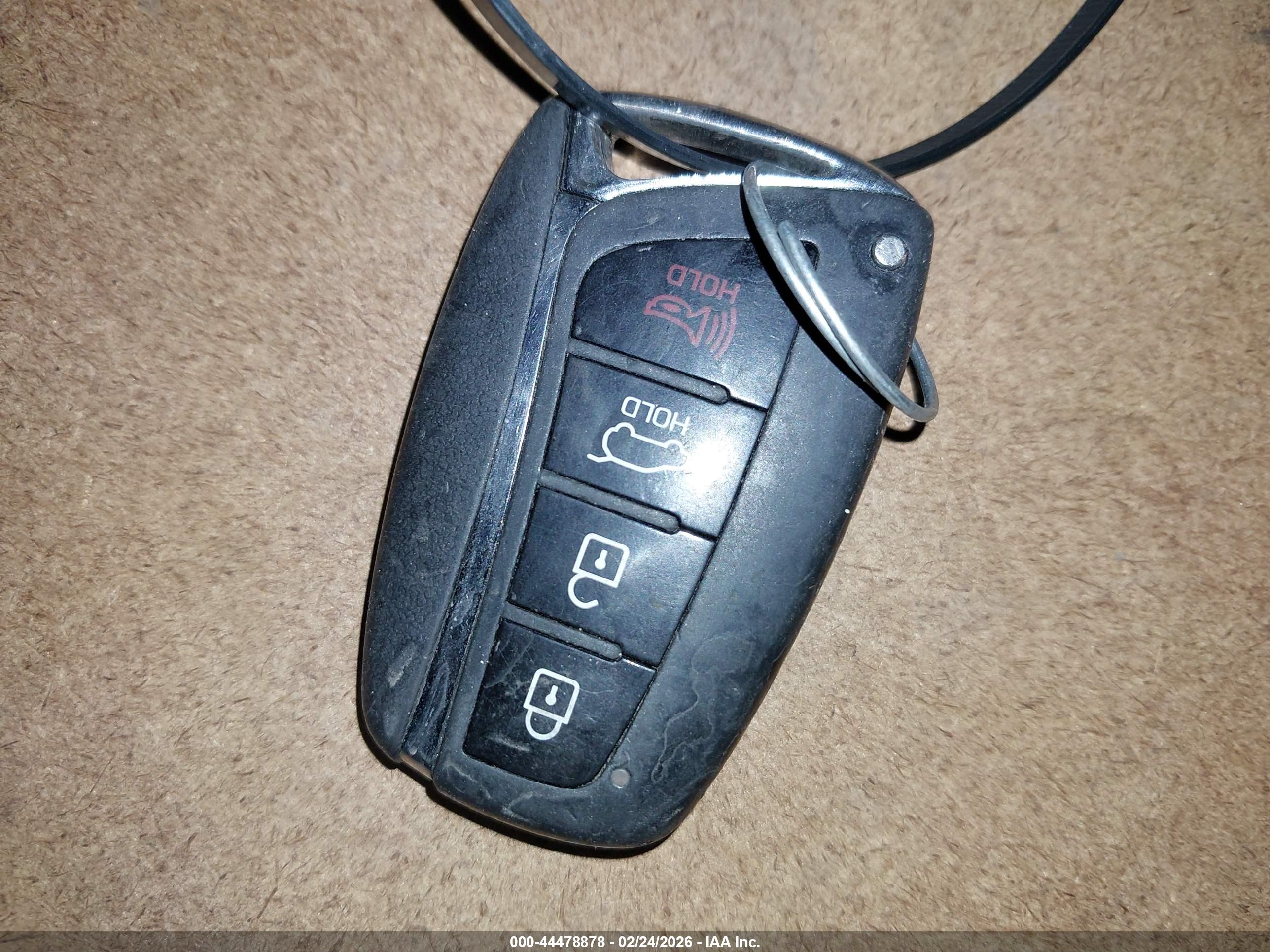 HYUNDAI SANTA image 11