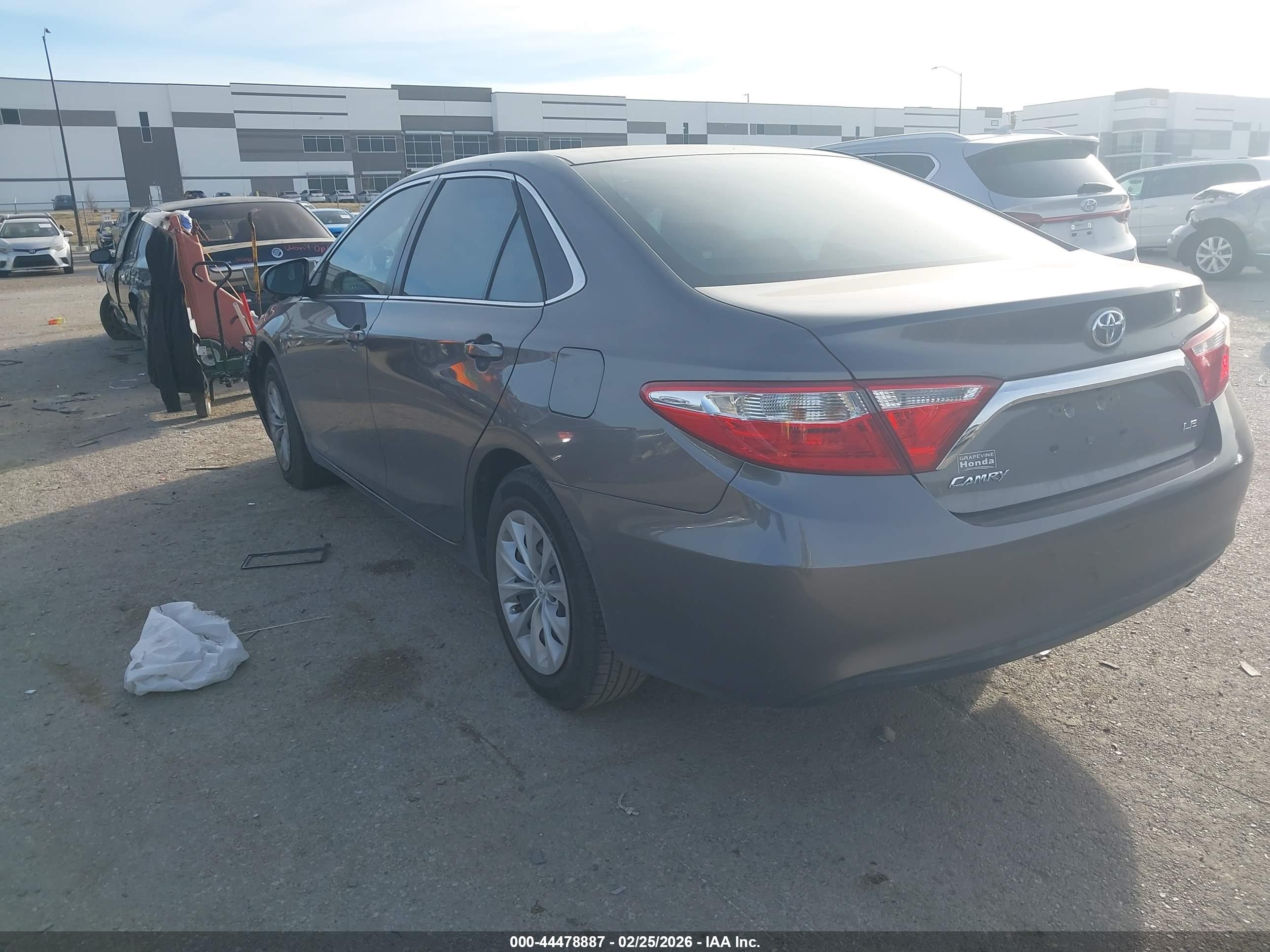 TOYOTA CAMRY image 3