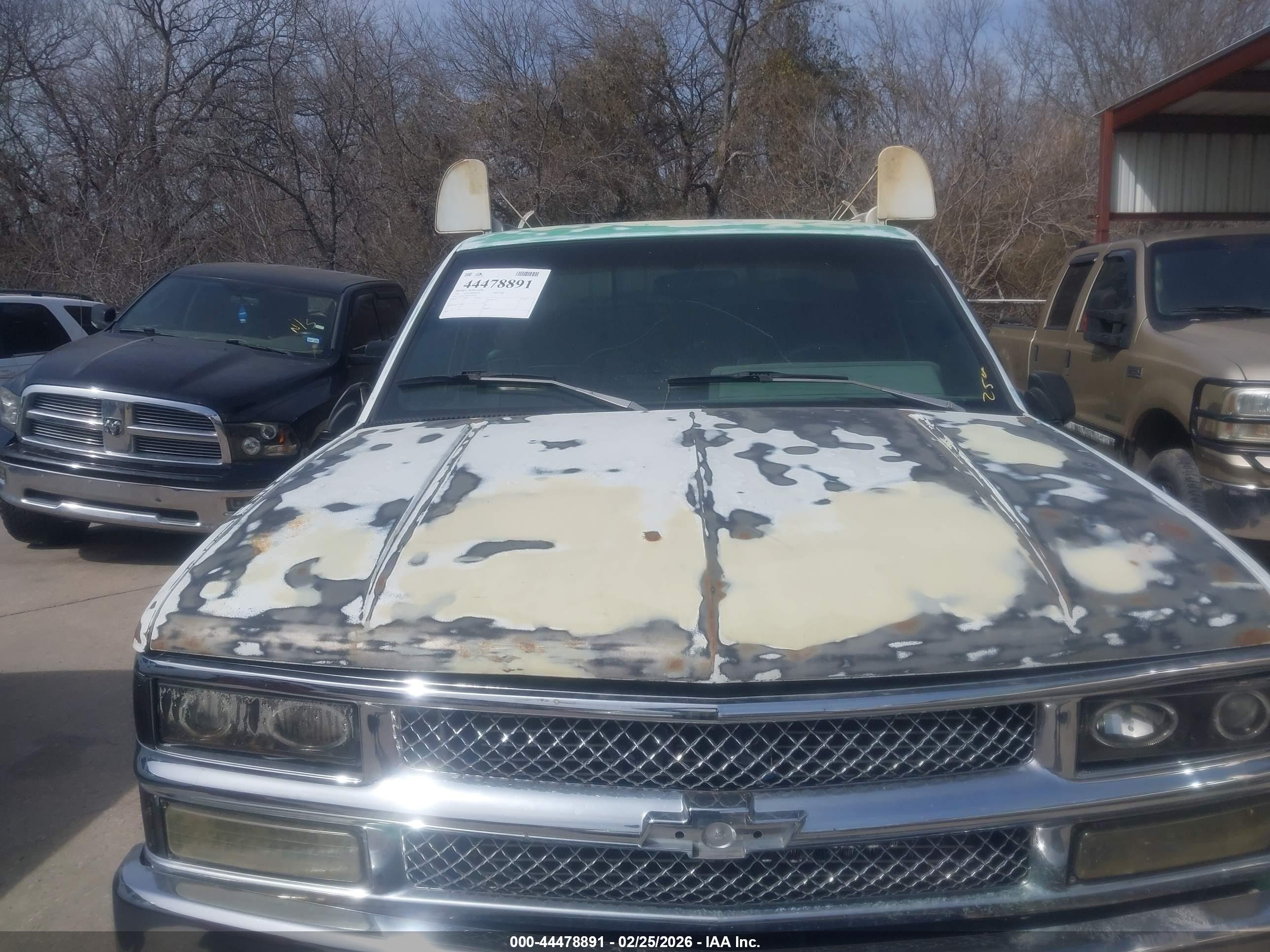 CHEVROLET GMT-400 image 6