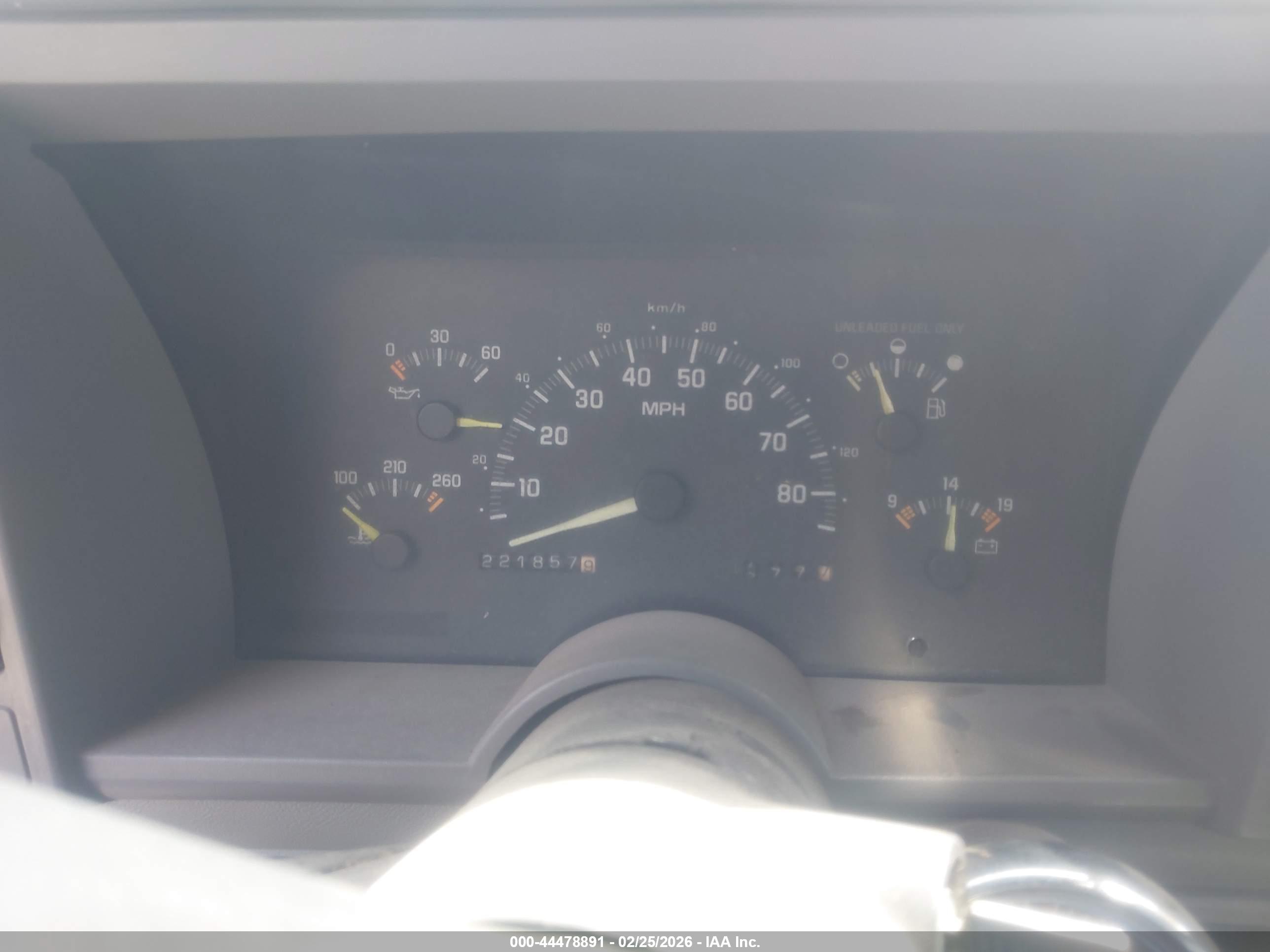 CHEVROLET GMT-400 image 7