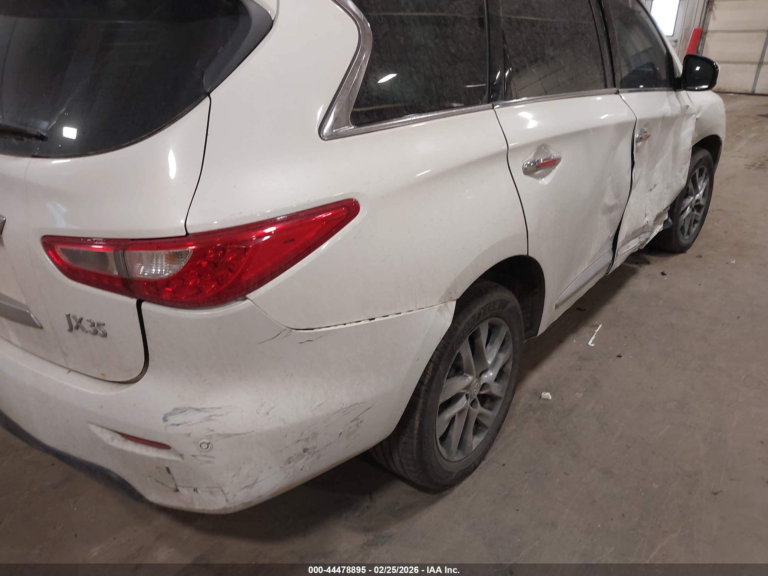 INFINITI JX35 image 6