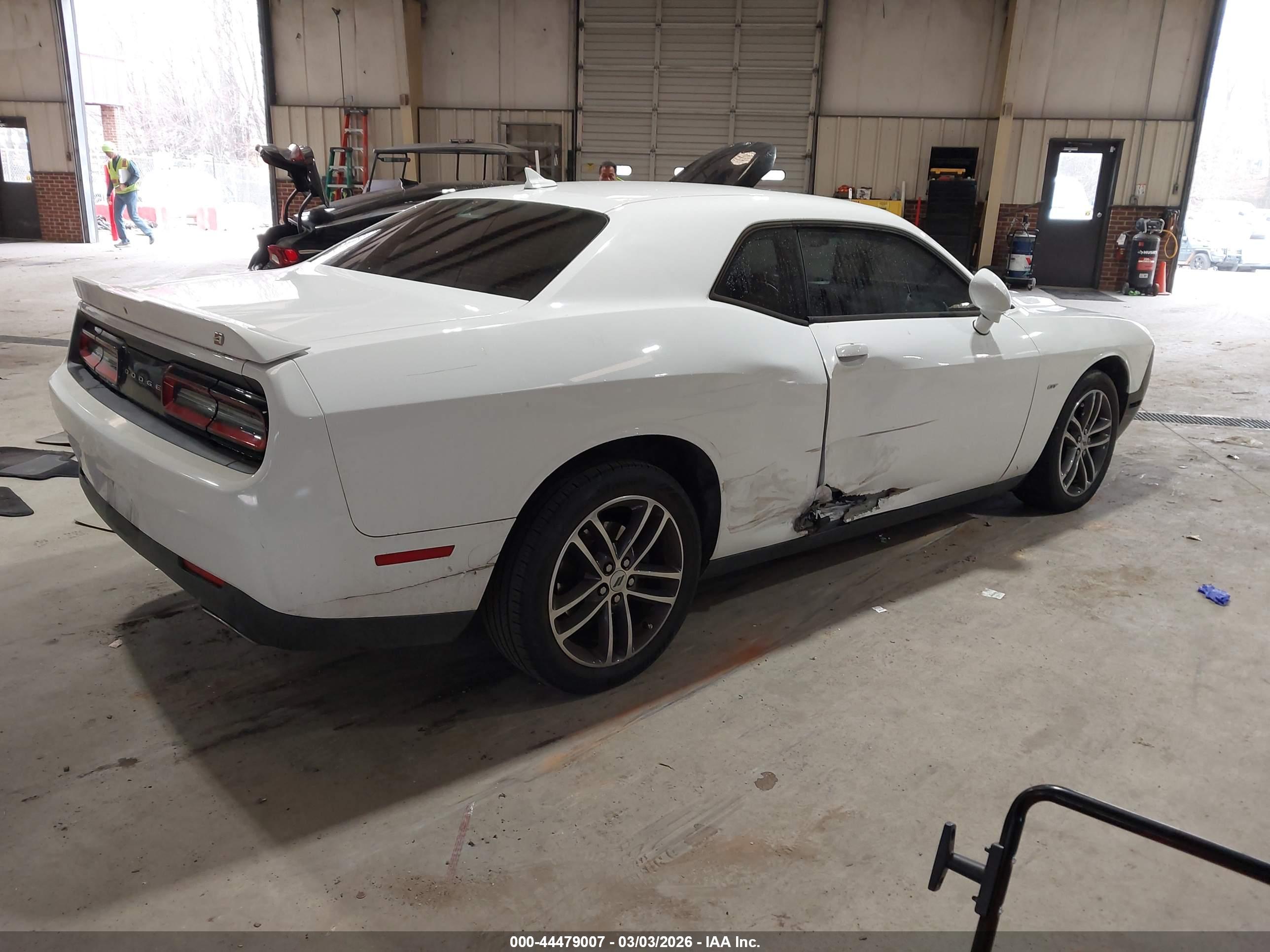 DODGE CHALLENGER image 4
