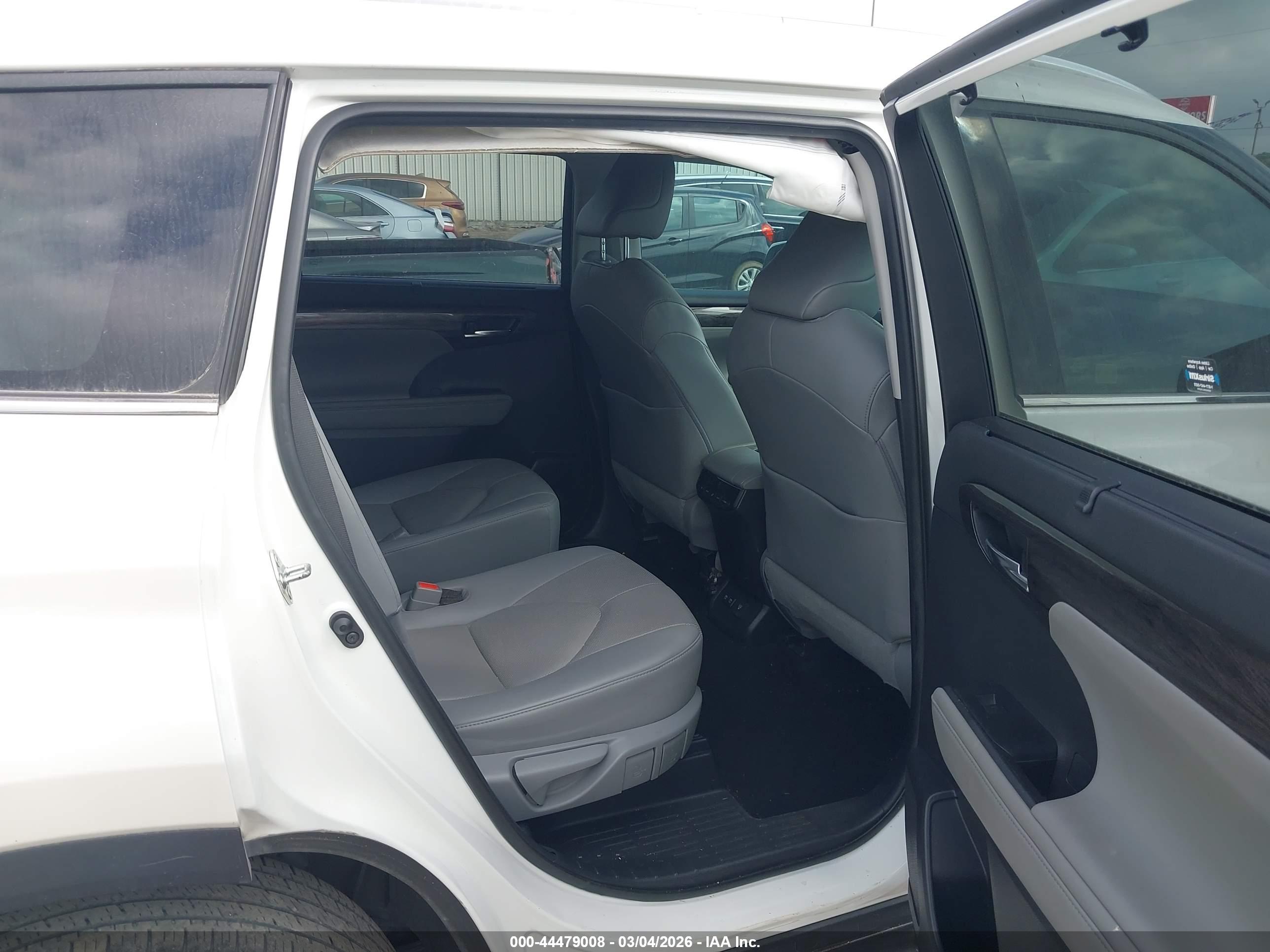 TOYOTA HIGHLANDER image 8